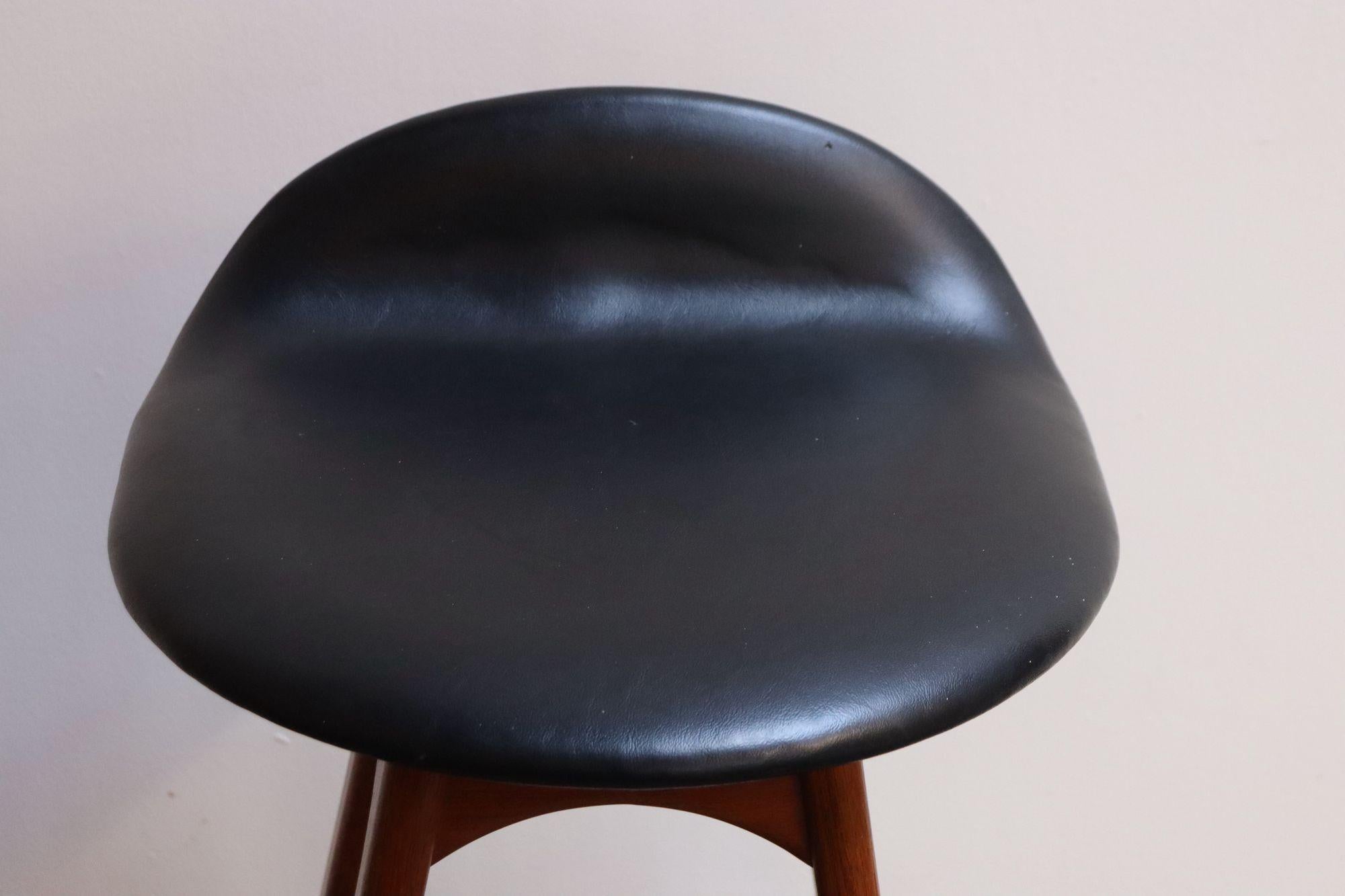 Sgabello singolo moderno danese scultoreo in teak di Erik Buch per D. A. Møbler in vendita 3