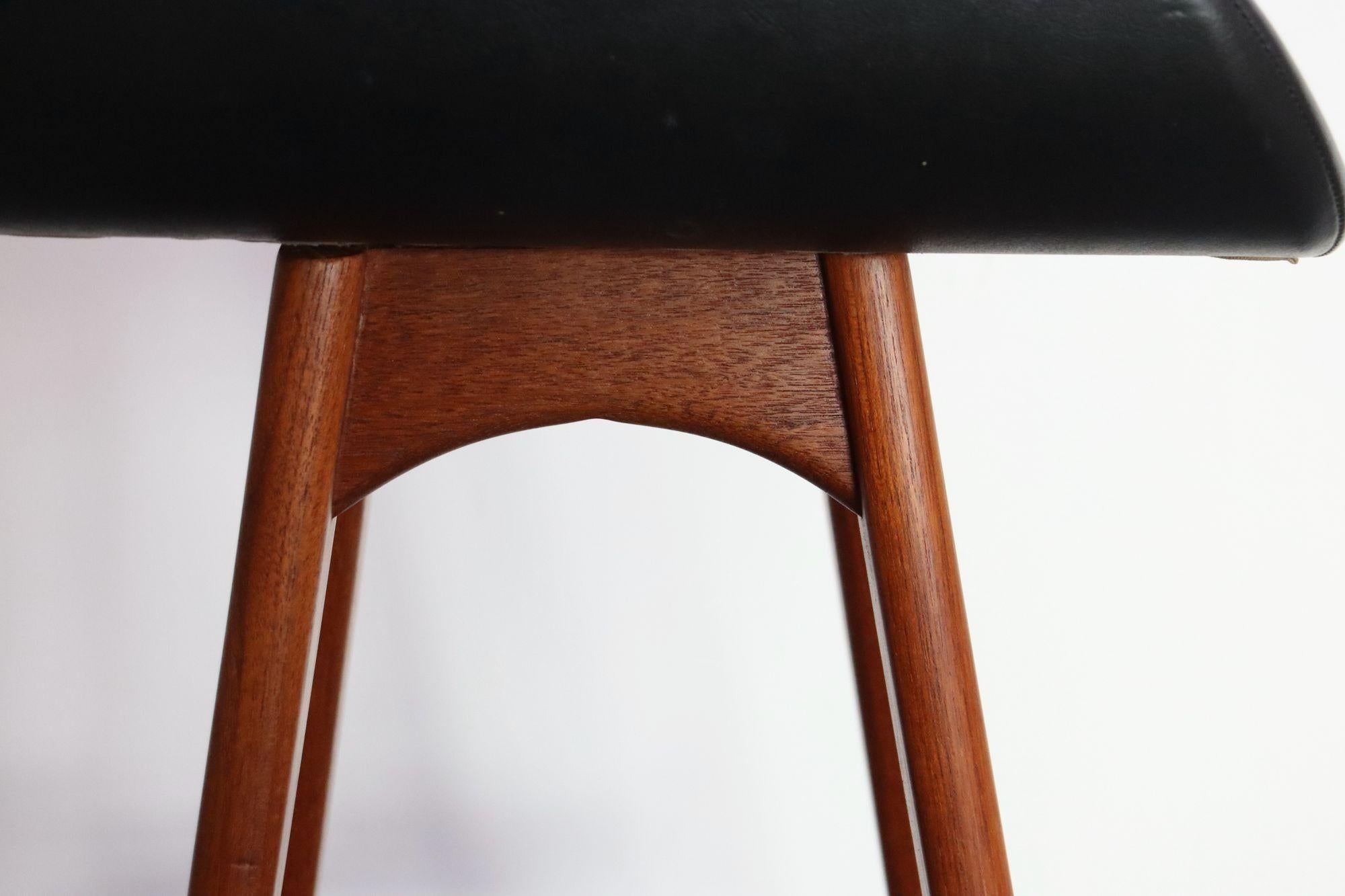 Sgabello singolo moderno danese scultoreo in teak di Erik Buch per D. A. Møbler in vendita 7