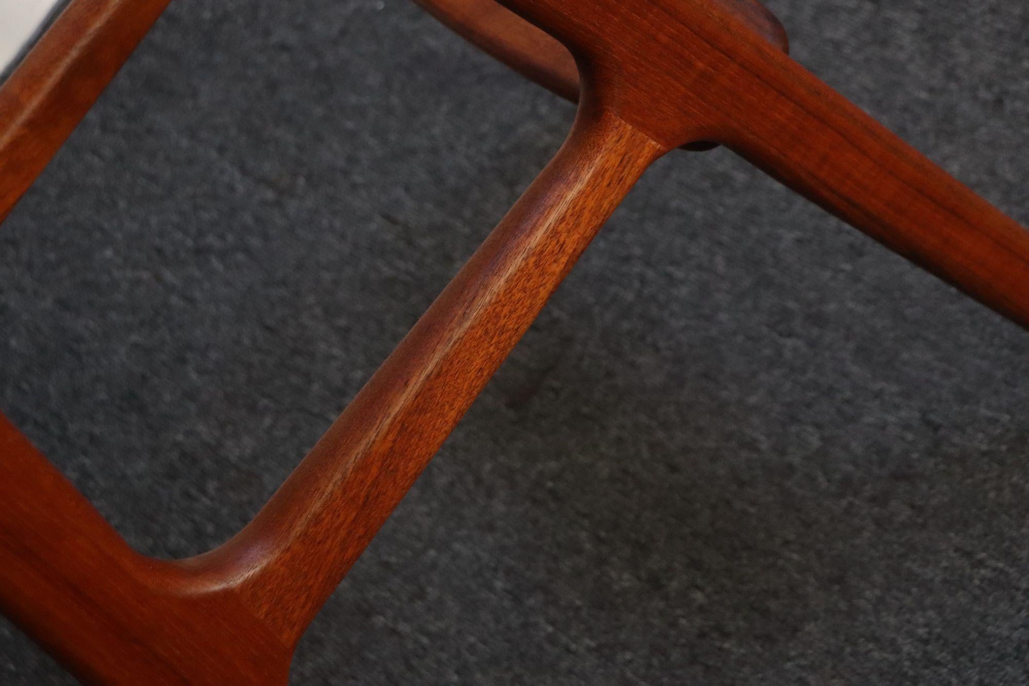 Sgabello singolo moderno danese scultoreo in teak di Erik Buch per D. A. Møbler in vendita 11