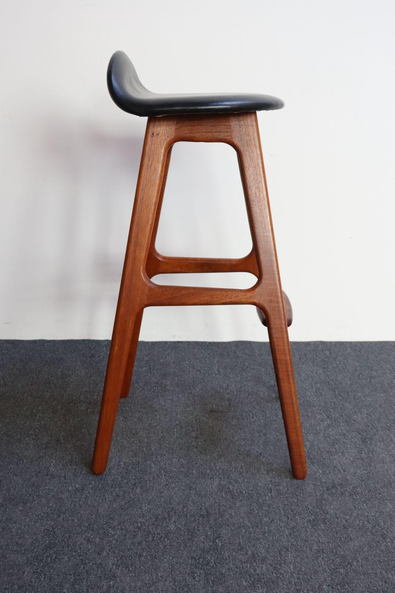 Sgabello singolo moderno danese scultoreo in teak di Erik Buch per D. A. Møbler in vendita 2