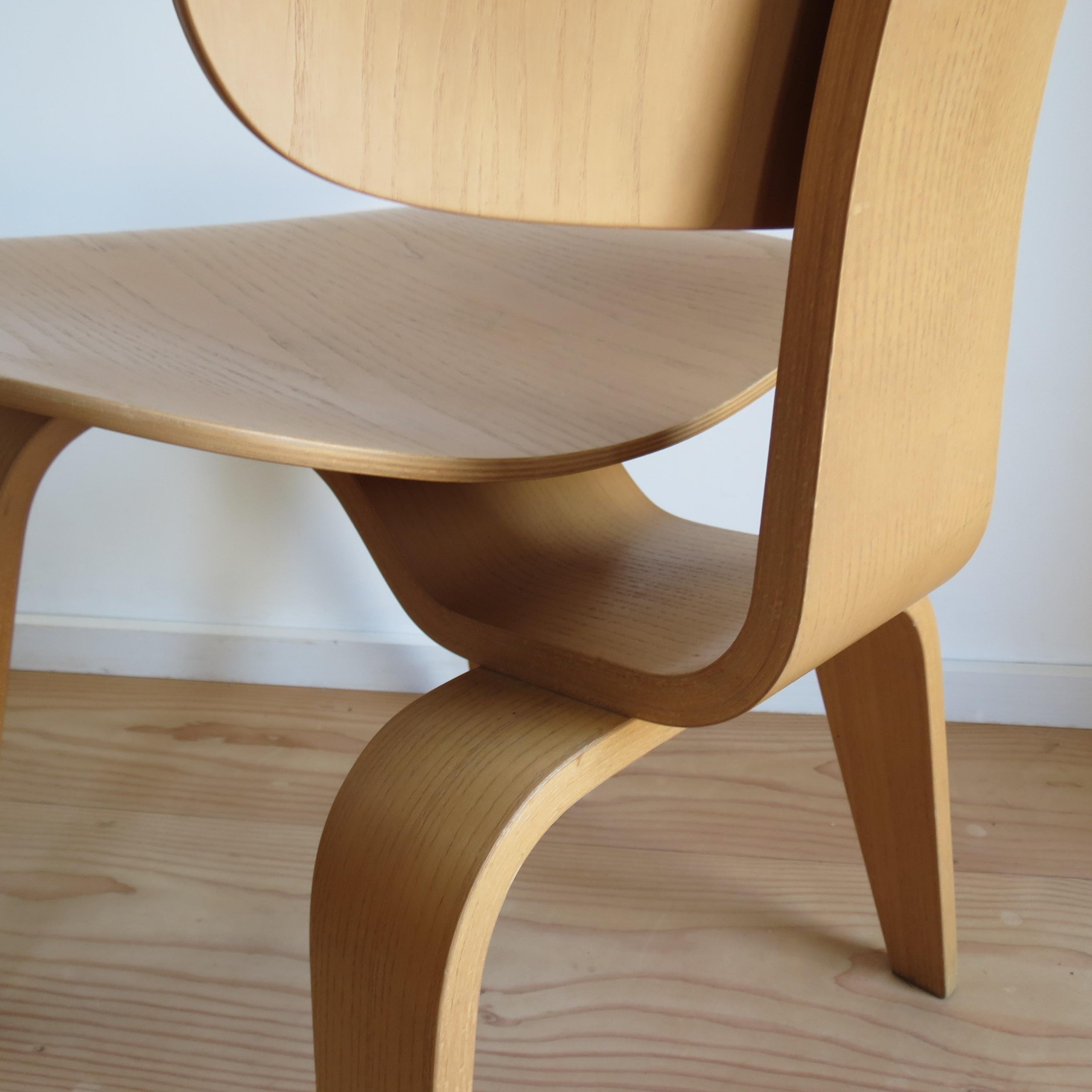 Single DCW Dining Chair by Charles Eames for Vitra Plywood 1999 4