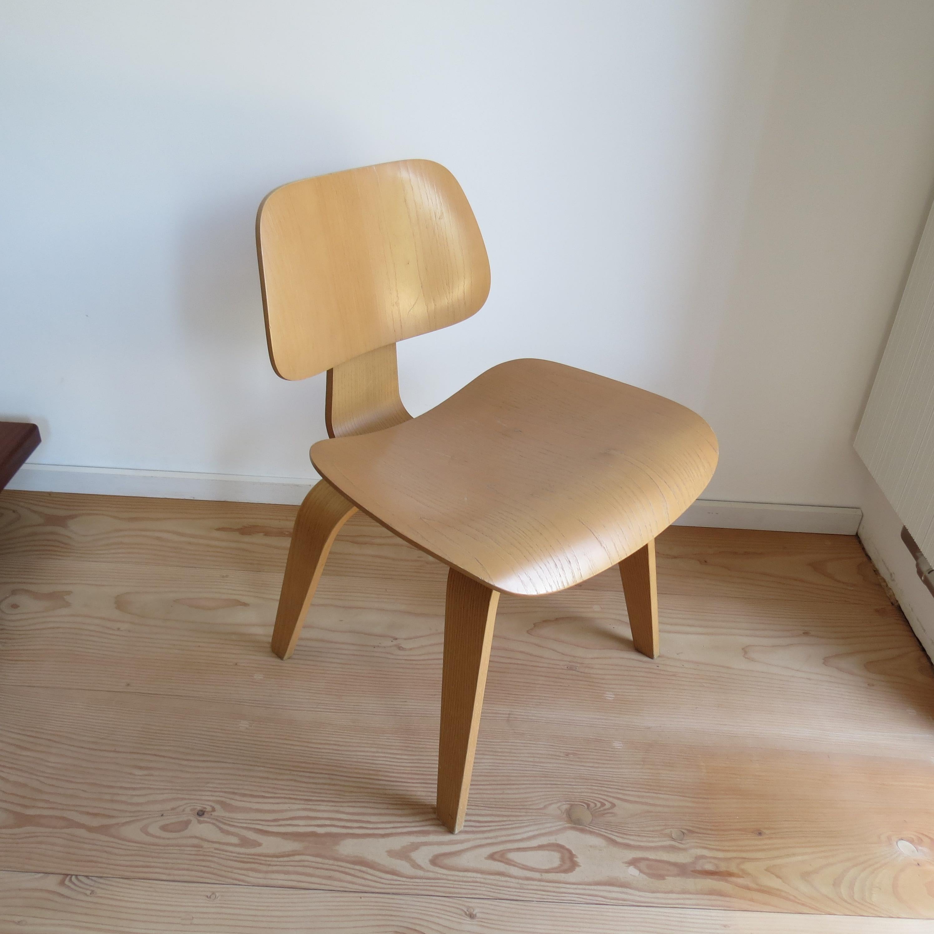 Single DCW Dining Chair by Charles Eames for Vitra Plywood 1999 7