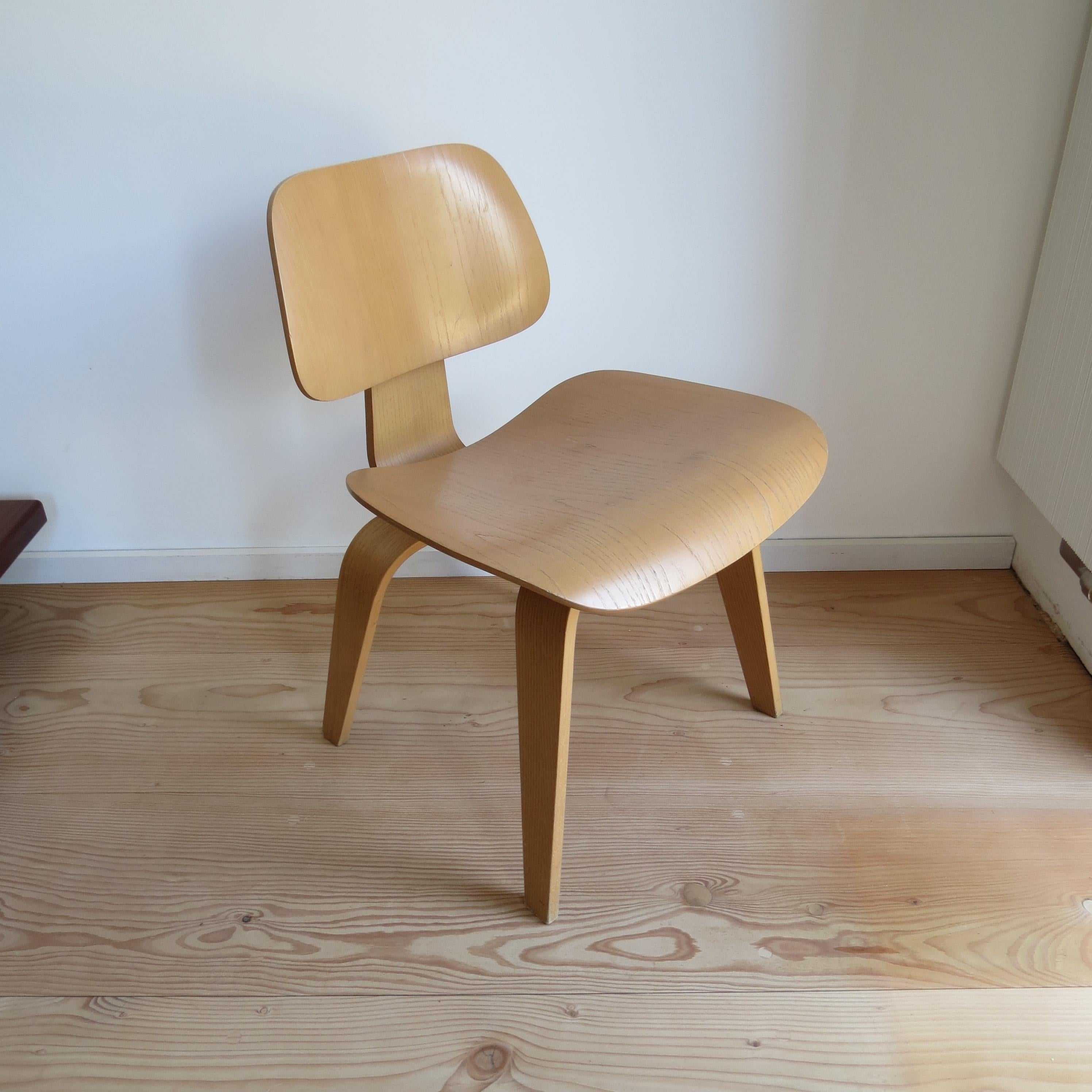 Single DCW Dining Chair by Charles Eames for Vitra Plywood 1999 8