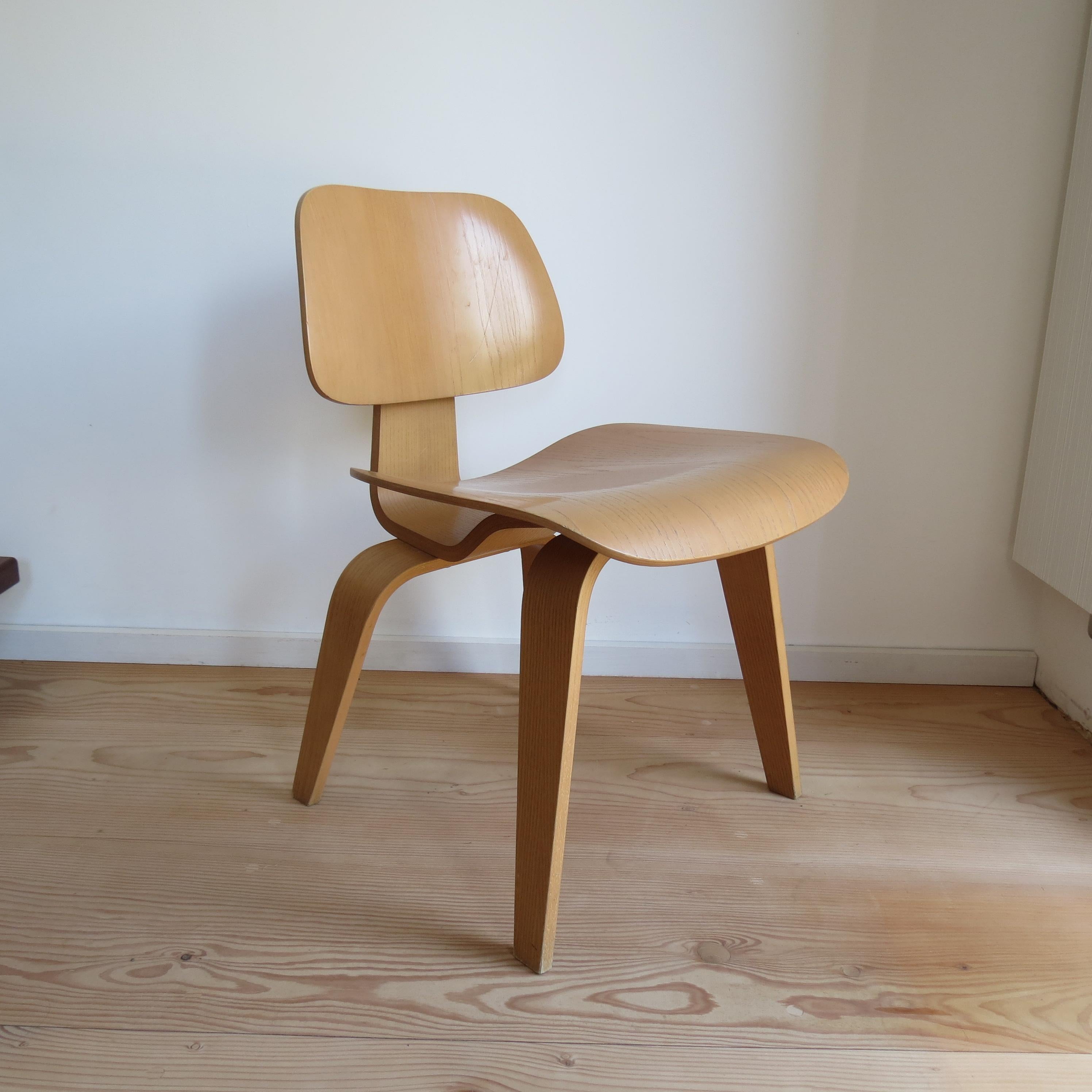 Single DCW Dining Chair by Charles Eames for Vitra Plywood 1999 9