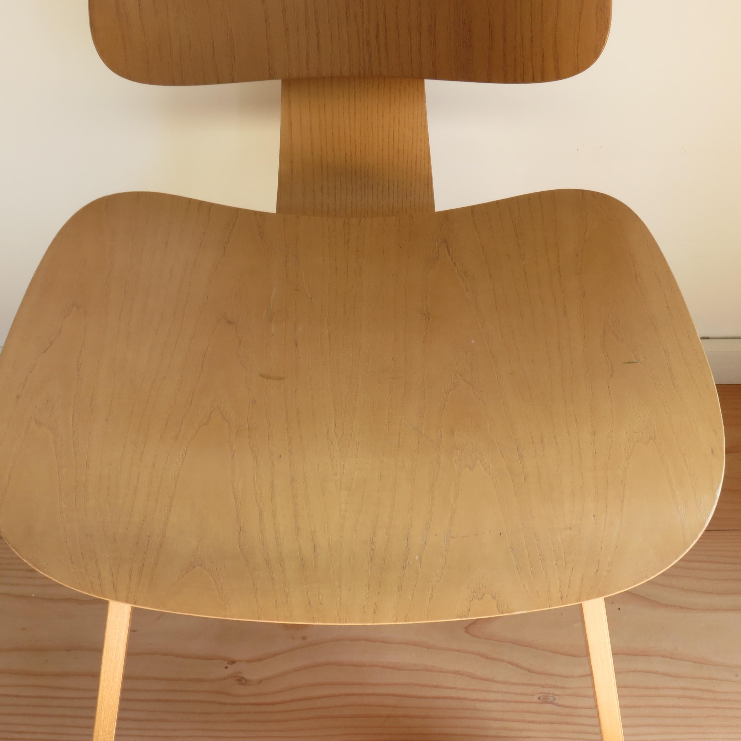 Mid-Century Modern Single DCW Dining Chair by Charles Eames for Vitra Plywood 1999