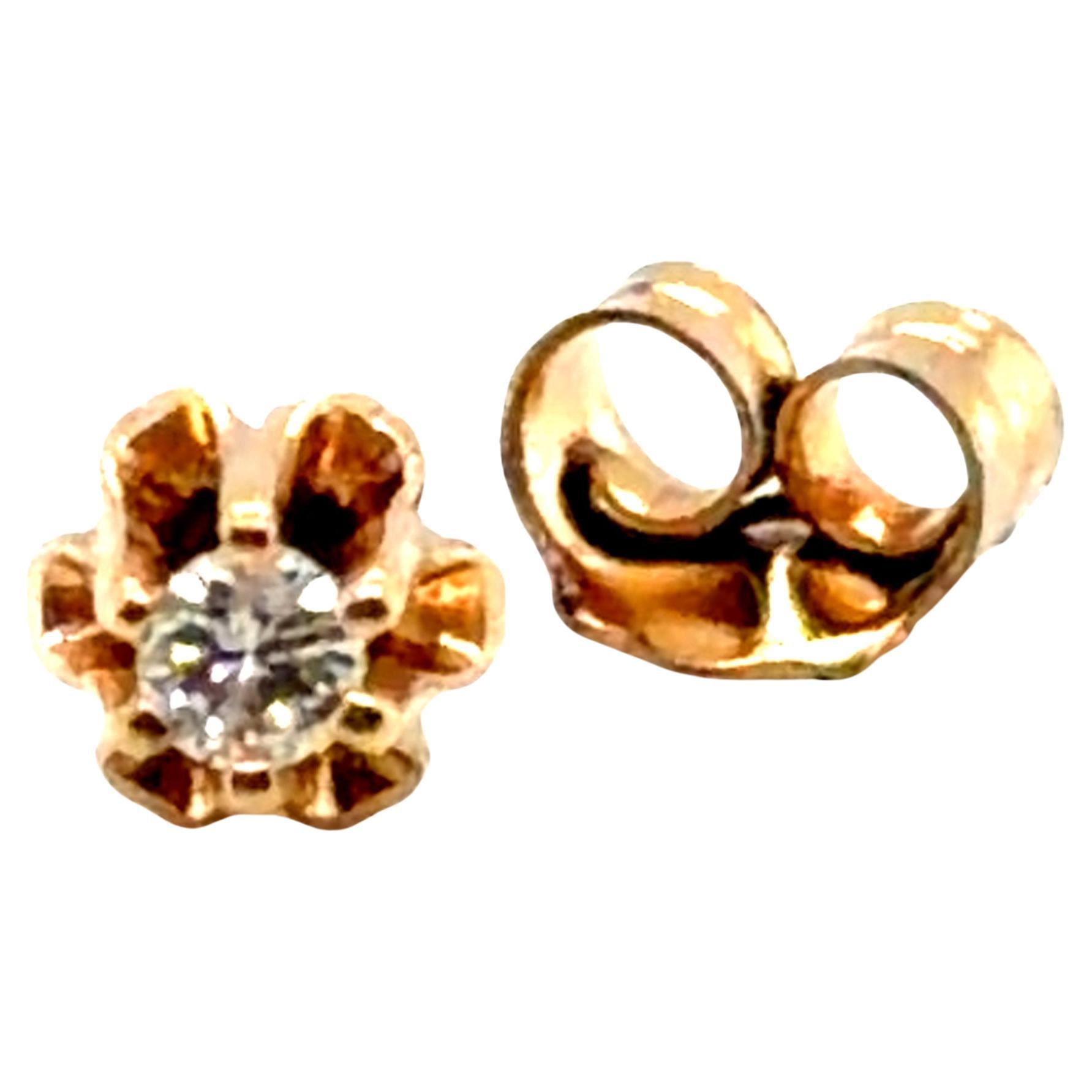 Pendiente de un solo diamante Buttercup Mined RBC Oro amarillo de 14 quilates