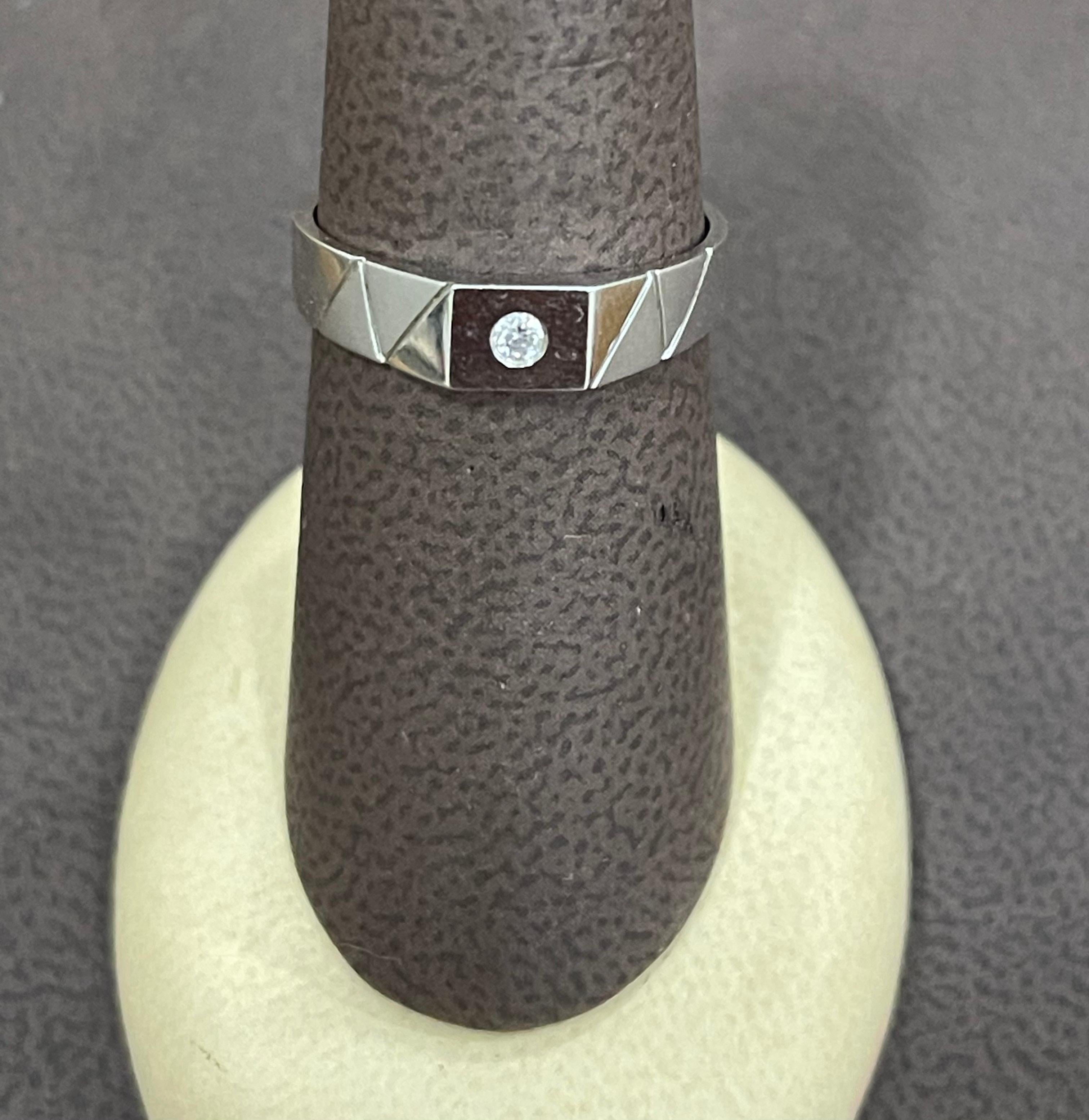 Single Diamond Traditional Ring/Band 18 Karat White Gold Unisex For Sale 5