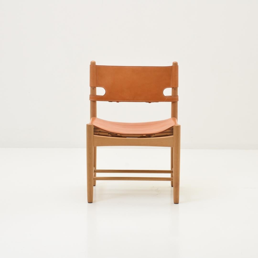 Single dining chair by Borge Mogensen, Denmark, 1960s. Model 3237 with oak frame. Cognac coloured leather seat and leather backrest.