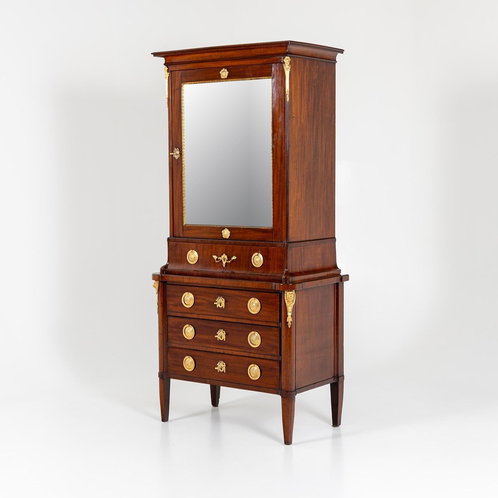 Eintüriges Spiegelkabinett mit vier Schubladen, Berlin, um 1790 (Poliert)