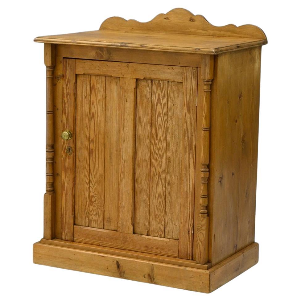 Armoire en pin à une porte