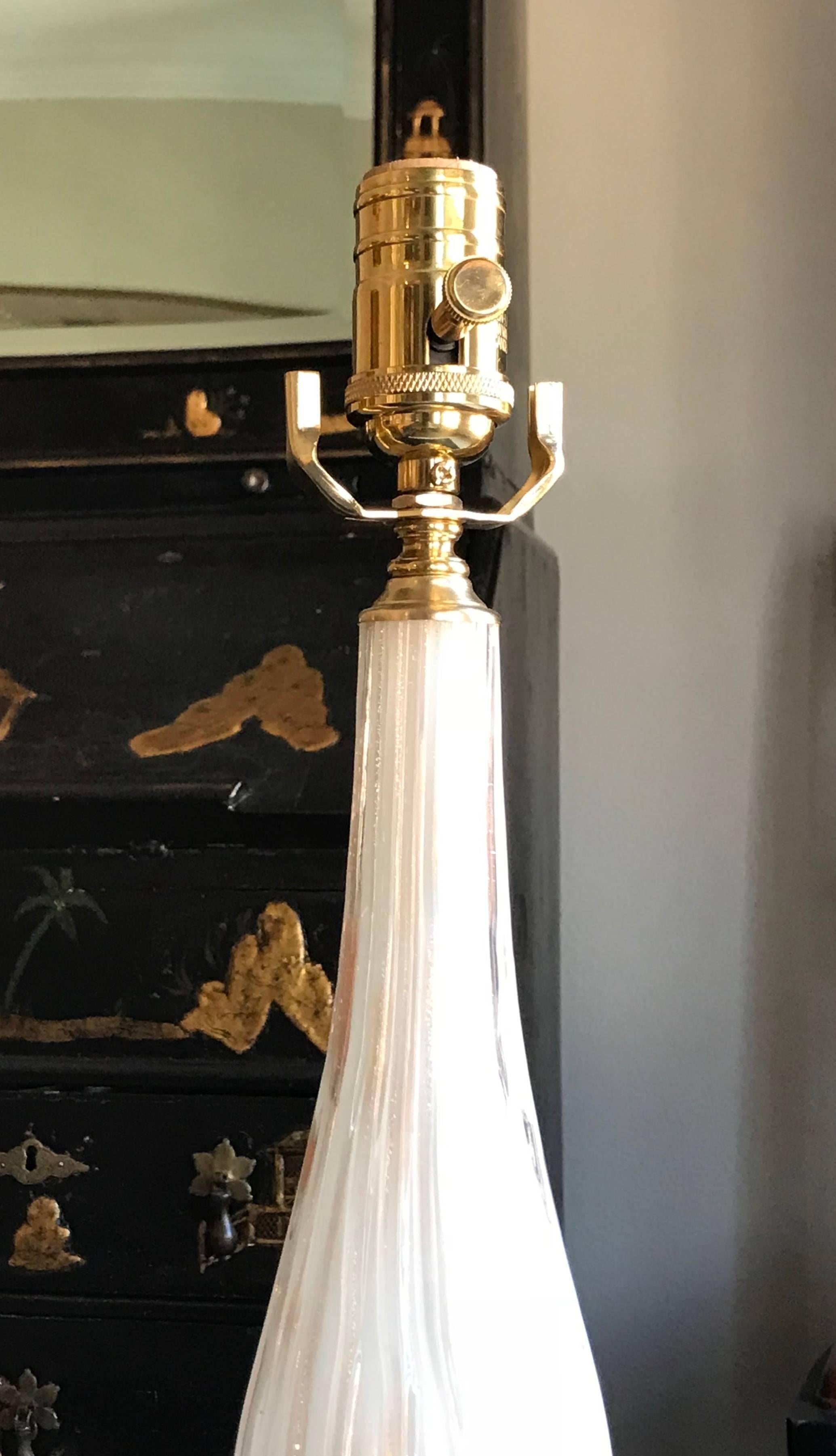 Single Double Gourd Italian Murano Glass Lamp in White and Gold In Good Condition For Sale In Dallas, TX