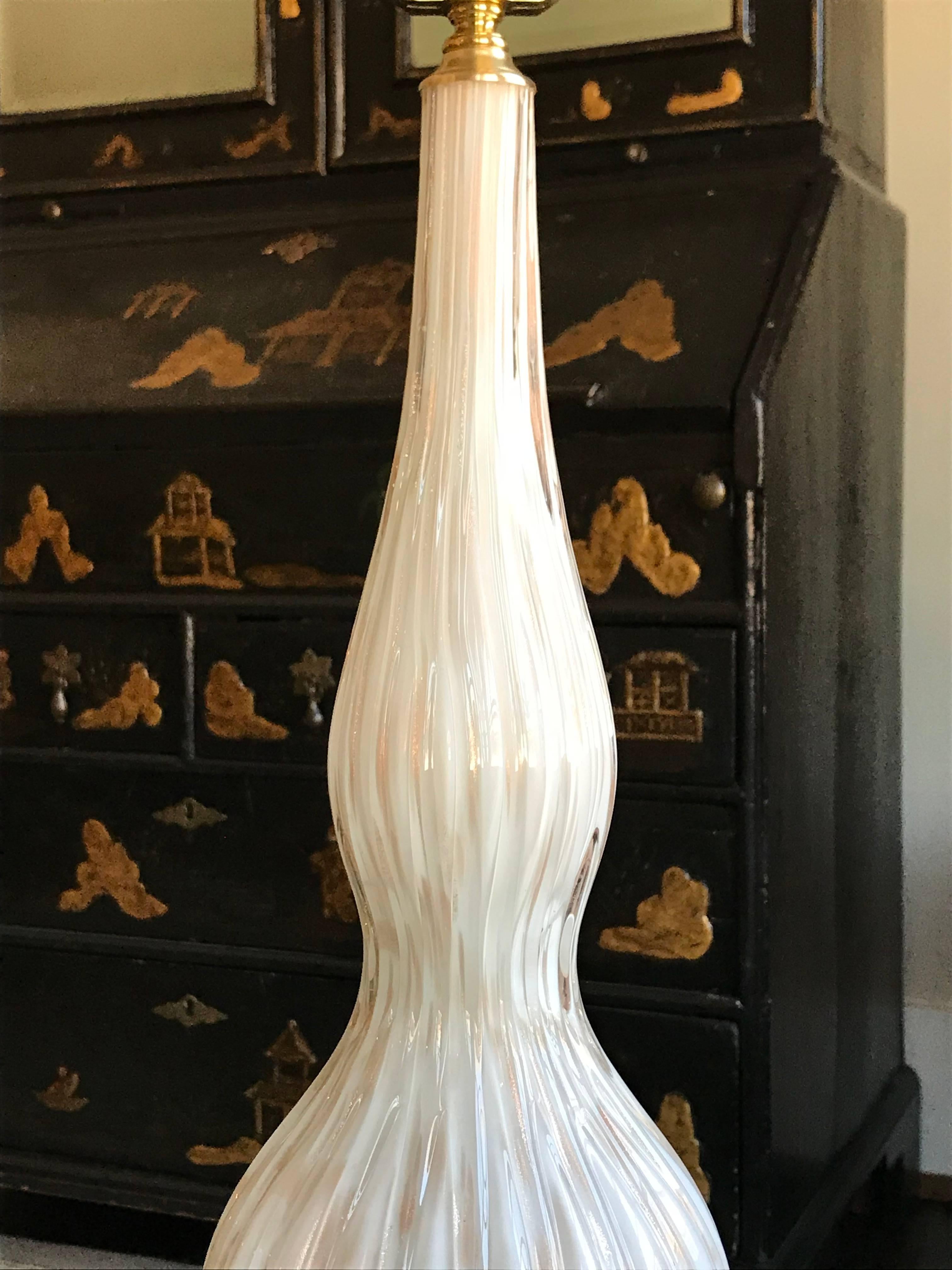 Single Double Gourd Italian Murano Glass Lamp in White and Gold For Sale 1