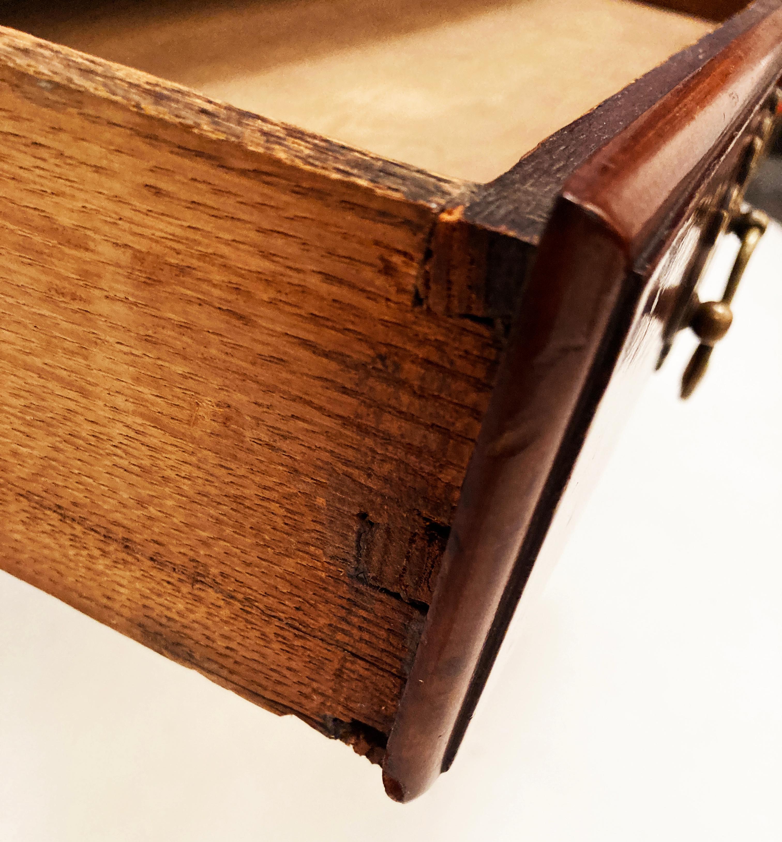 Einzelne Schublade Mahagoni Chippendale-Tisch mit Kugelklauenfüßen, englisch, Mitte des 19. Jahrhunderts im Angebot 4