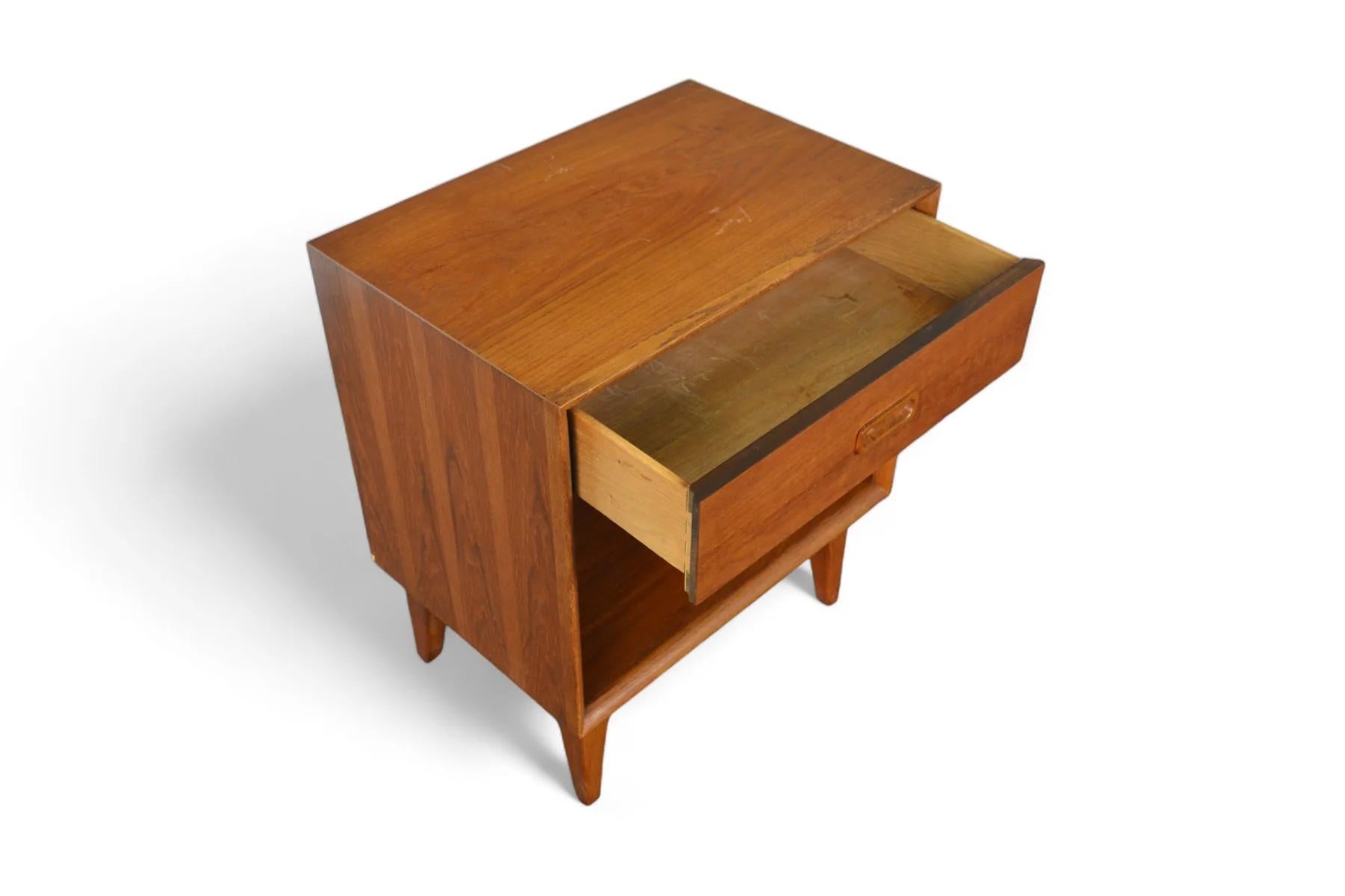 Mid-Century Modern Single Drawer Teak + Oak Mid Century Nightstand For Sale