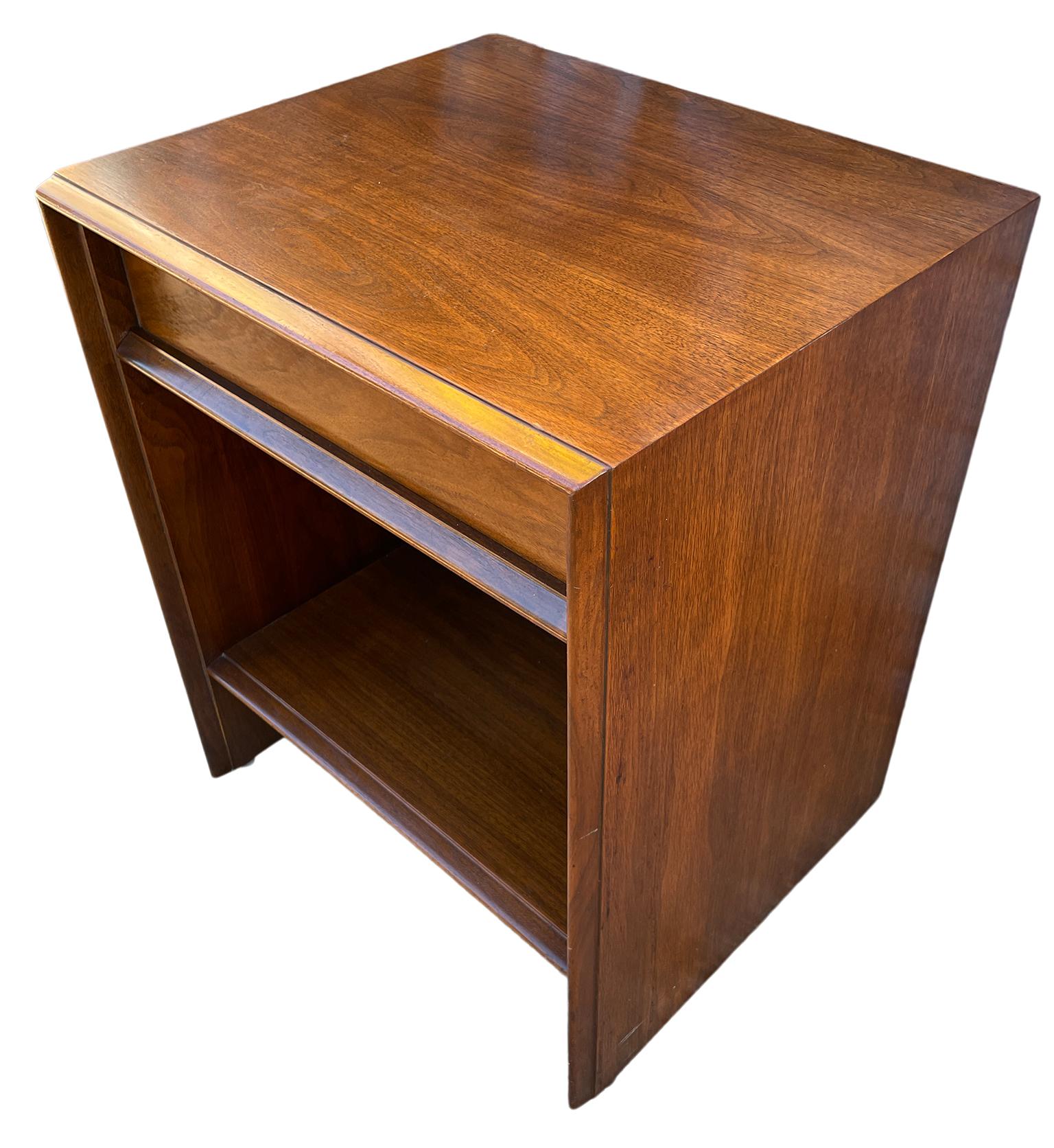 Mid-Century Modern Single Drawer Walnut Nightstand by T.H. Robsjohn-Gibbings for Widdicomb For Sale