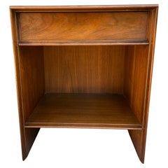 Comodino in noce a un cassetto di T.H. Robsjohn-Gibbings per Widdicomb
