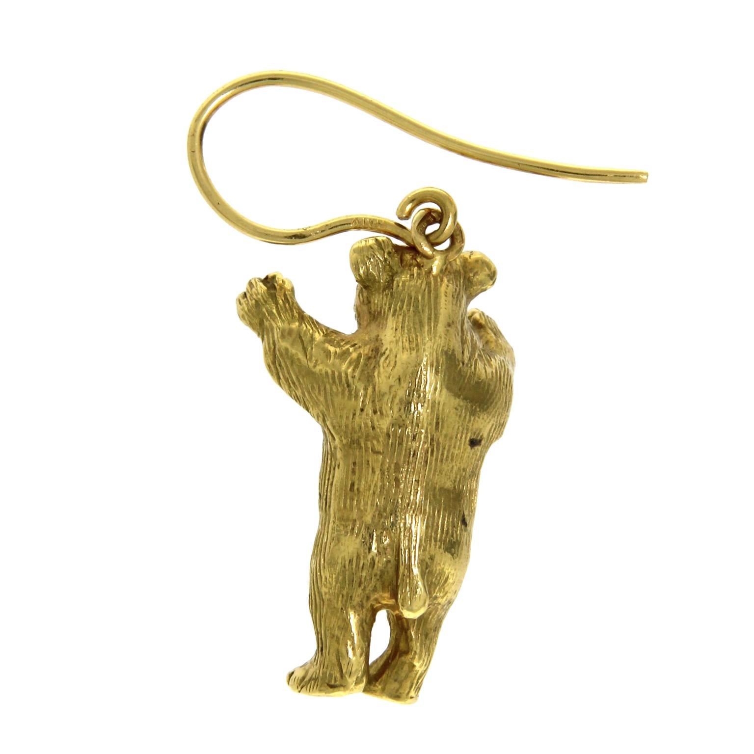 single Earring bear in 18kt yellow gold
Total weight of 18 kt  gold: gr 7.70
