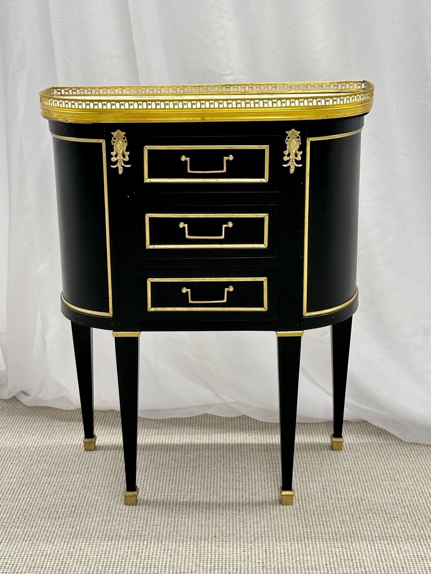 A Maison Jansen Hollywood Regency Style Table, Demi Lune, Marble Top, Bronze Mounted

A finely detailed custom quality end or side table for Livingroom or as Bedside tables. Fully refinished in ebony with bronze mounts. This Three drawer bronze