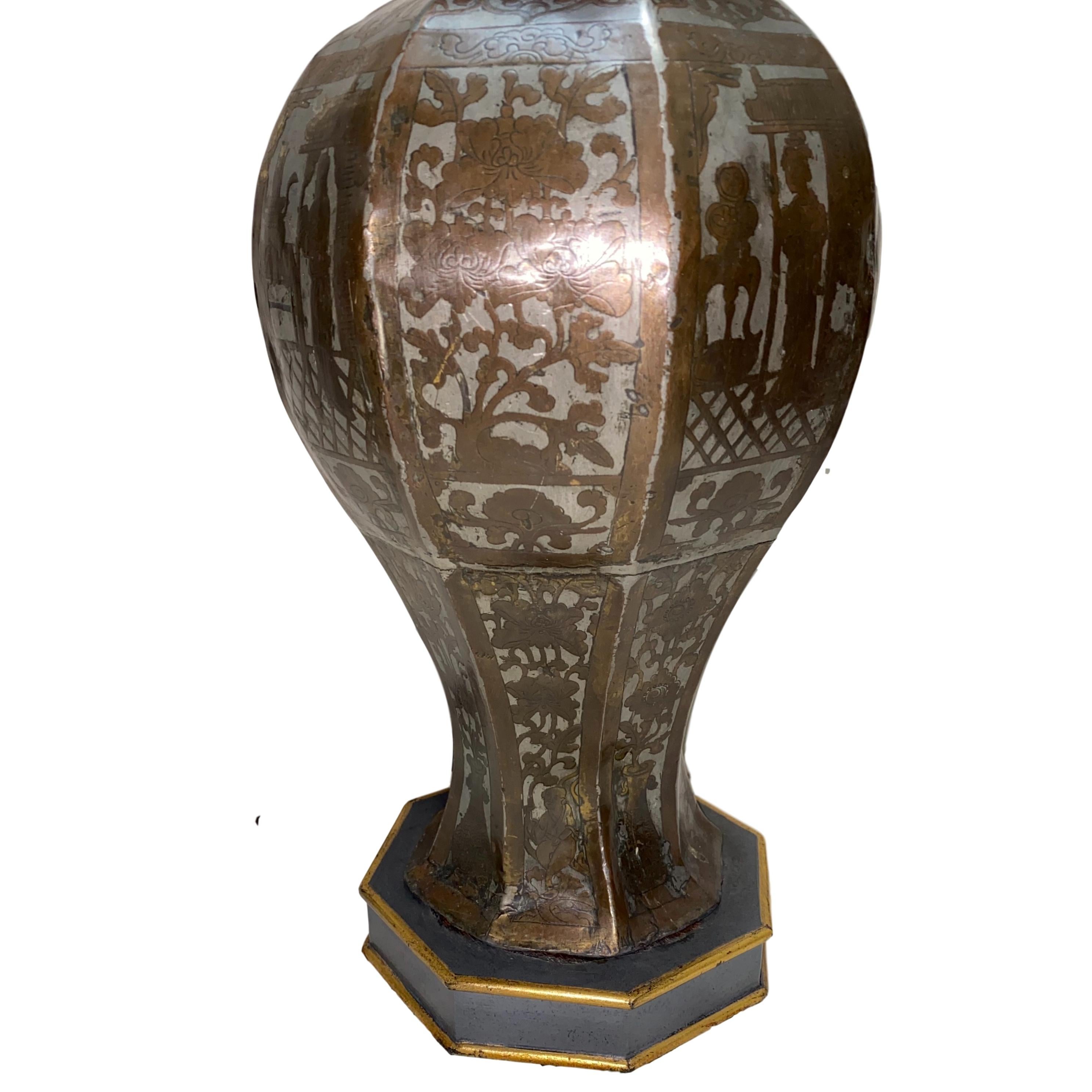 Single English Chinoiserie Table Lamp In Good Condition For Sale In New York, NY
