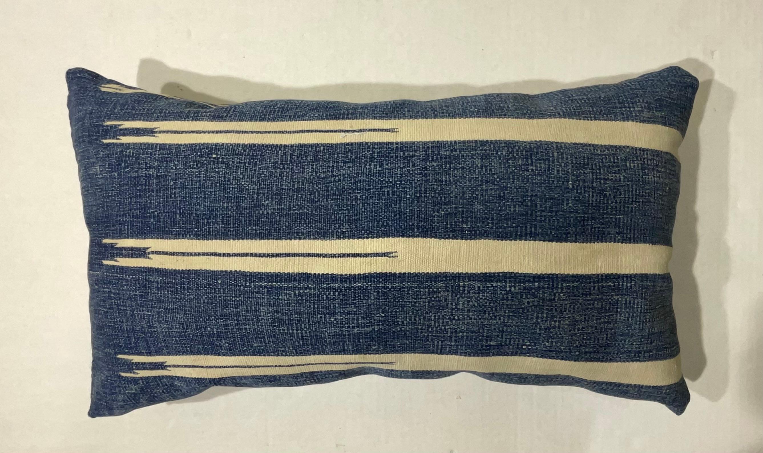 Single  Flat Weave Antique textile Pillow In Good Condition For Sale In Delray Beach, FL