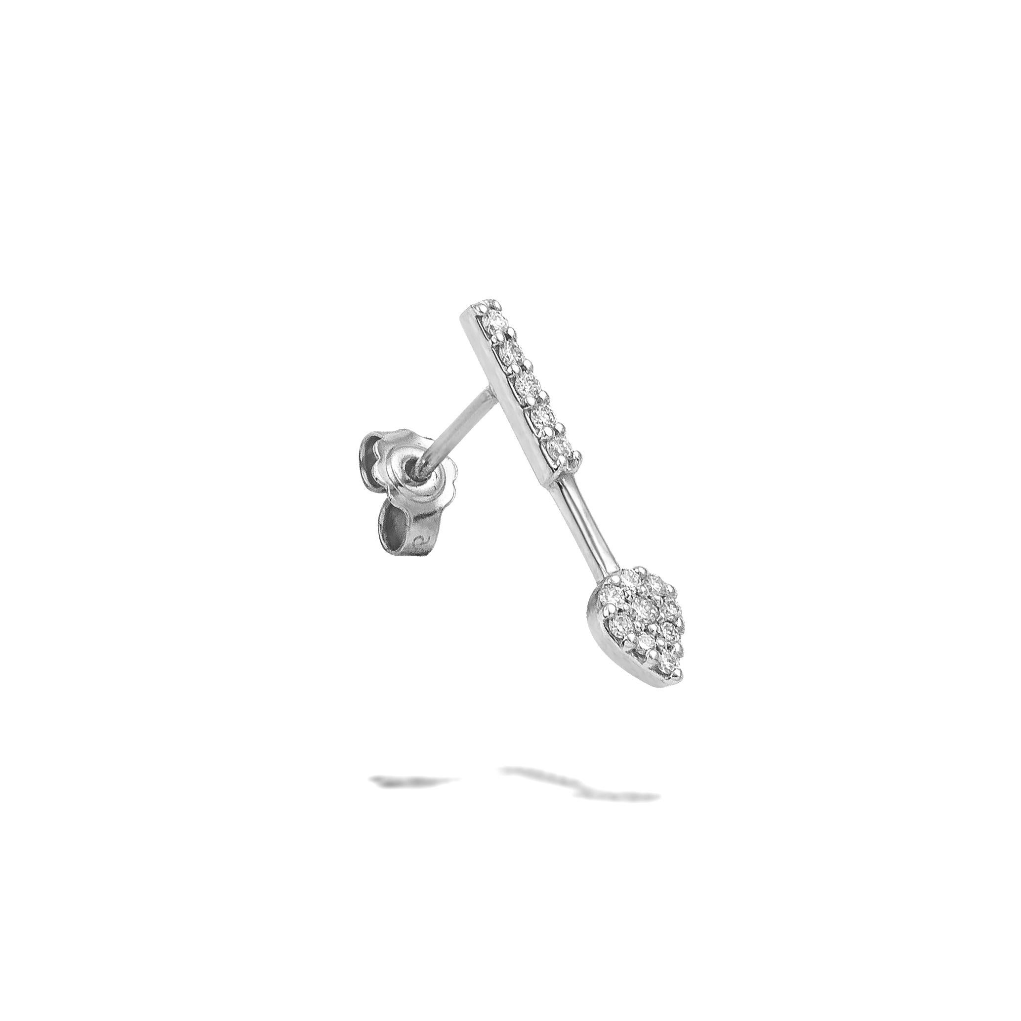 Recycled 14K White Gold

Diamonds Approx. 0.13 ct

Single Floating Pear Diamond Earring in White Gold and Diamonds

This collection combines the simplicity of the single piece with the opulence of diamonds.

All jewels in the Essentials – Mix &