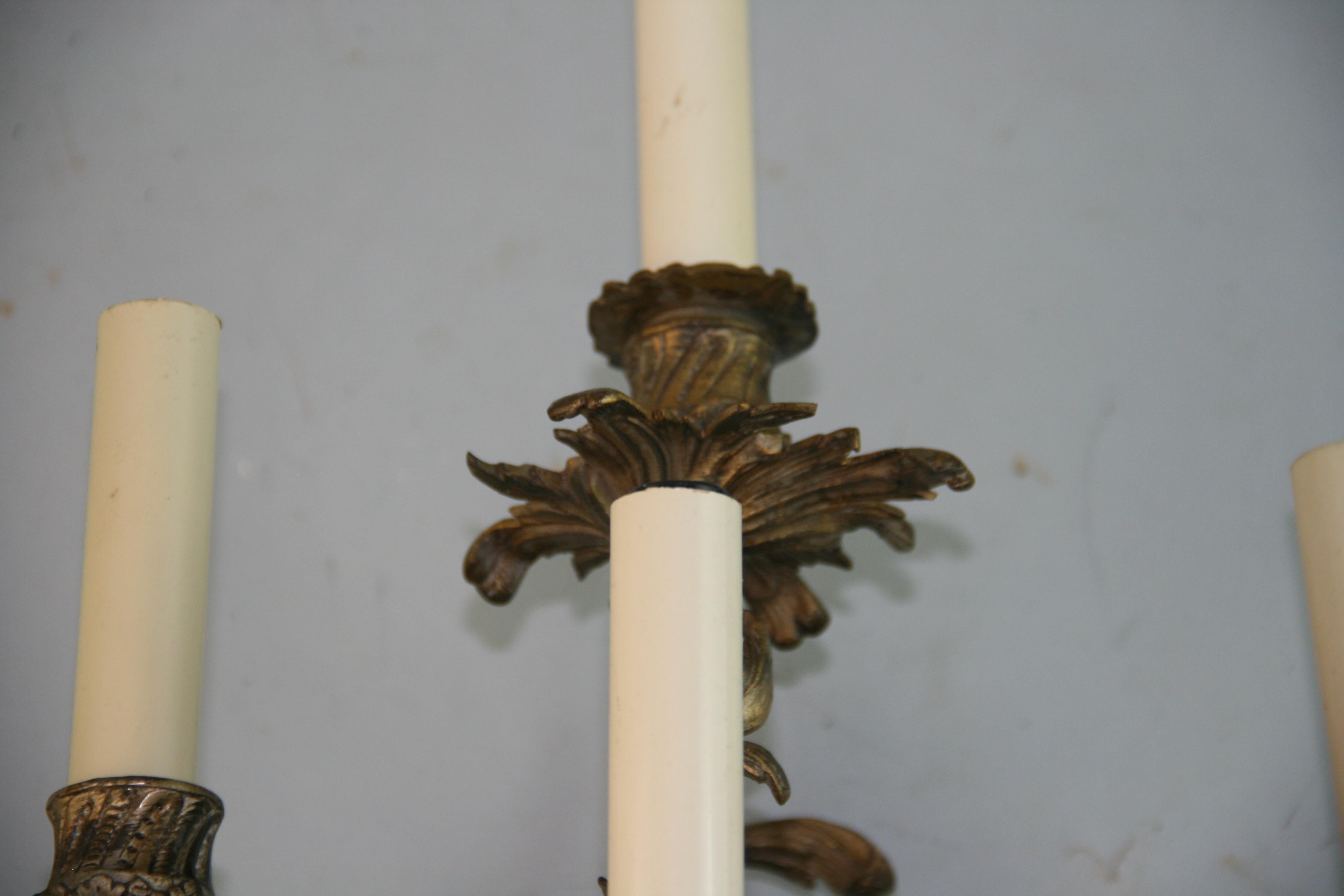 Aplique Barroco Antiguo de Bronce Francés Simple de Cuatro Luces en venta 1