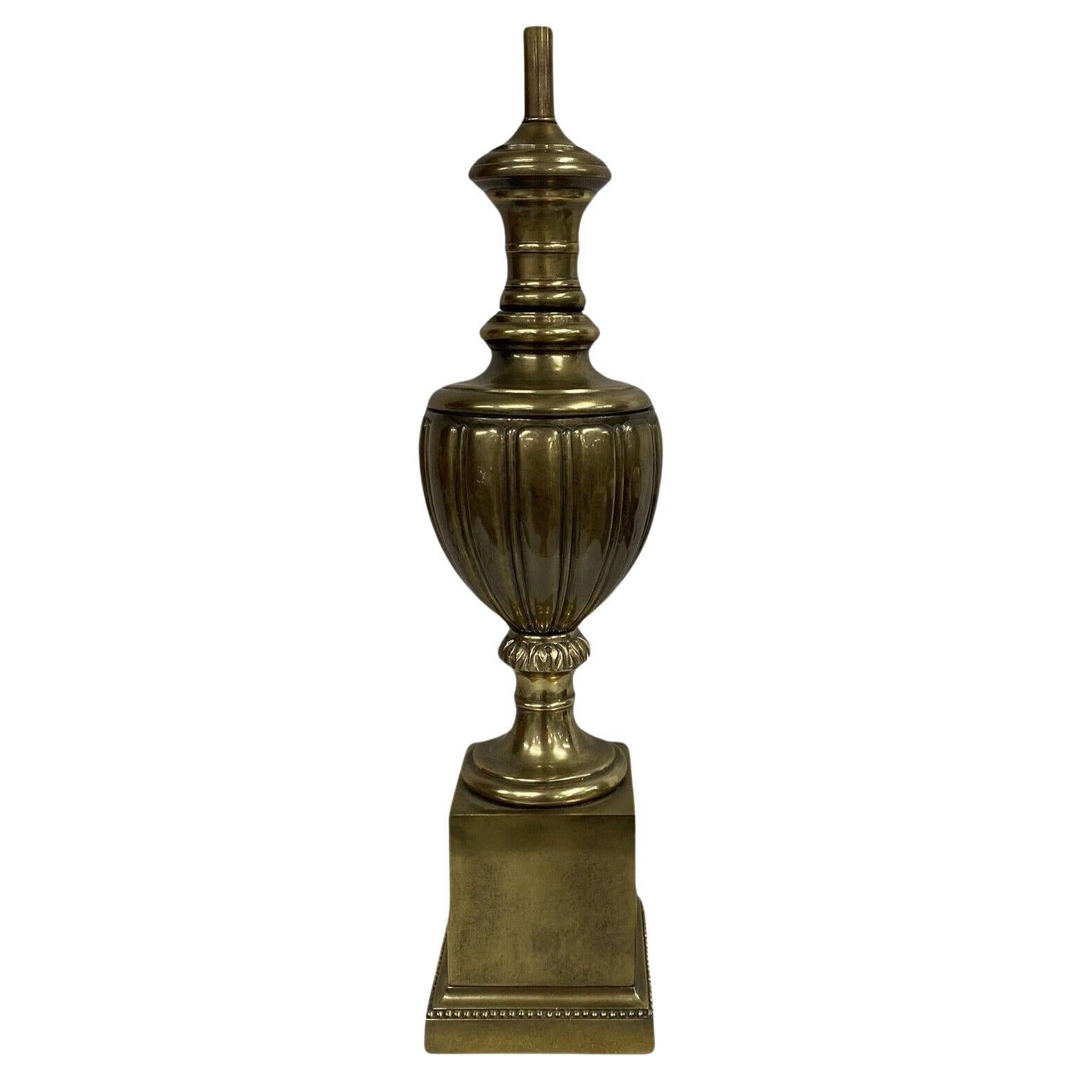A single circa 1940’s French neoclassic bronze lamp.

Measurements:
Height of body :22