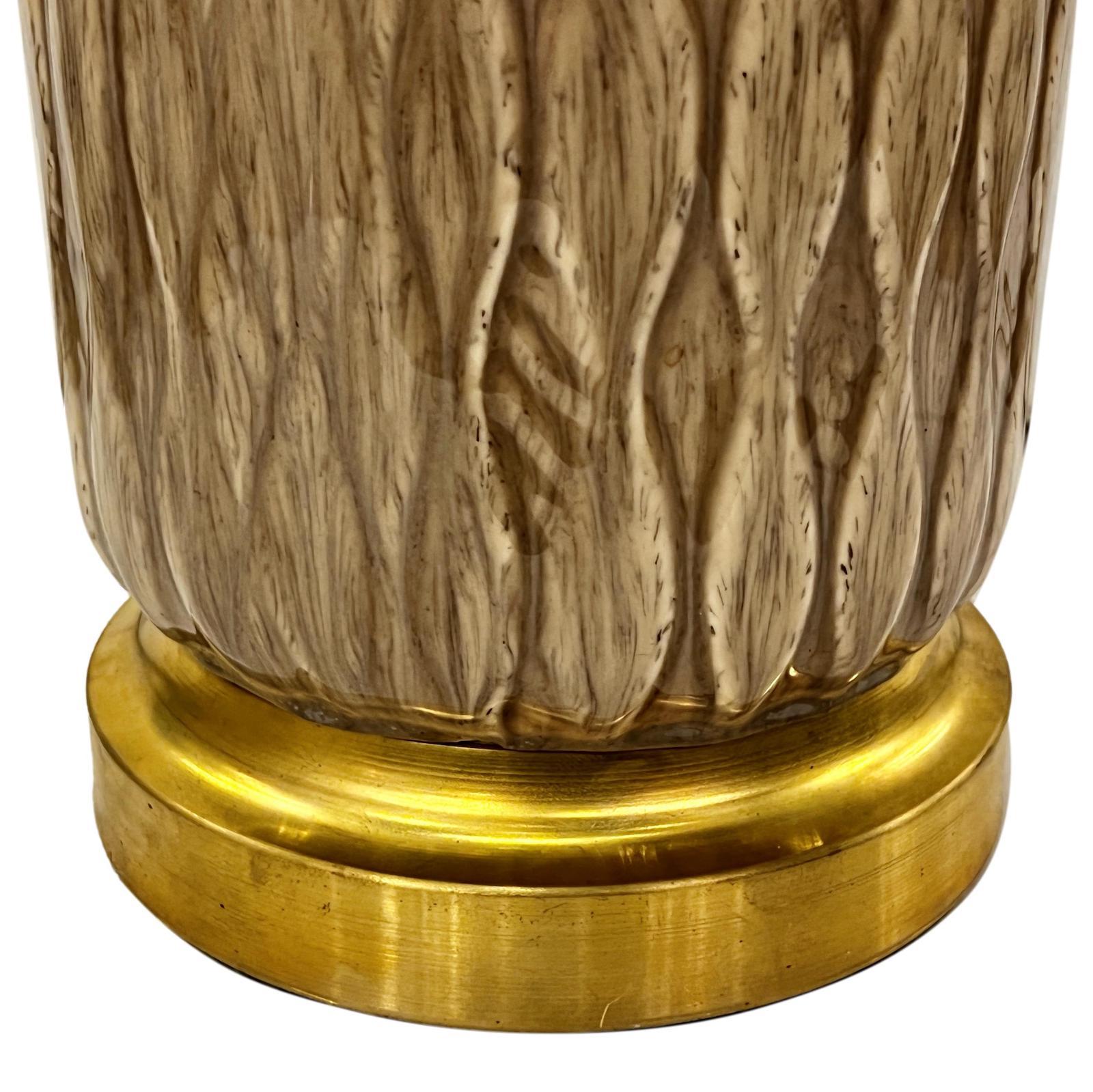 Lampe de table en porcelaine émaillée d'origine française, datant des années 1960.

Mesures :
Hauteur du corps : 18