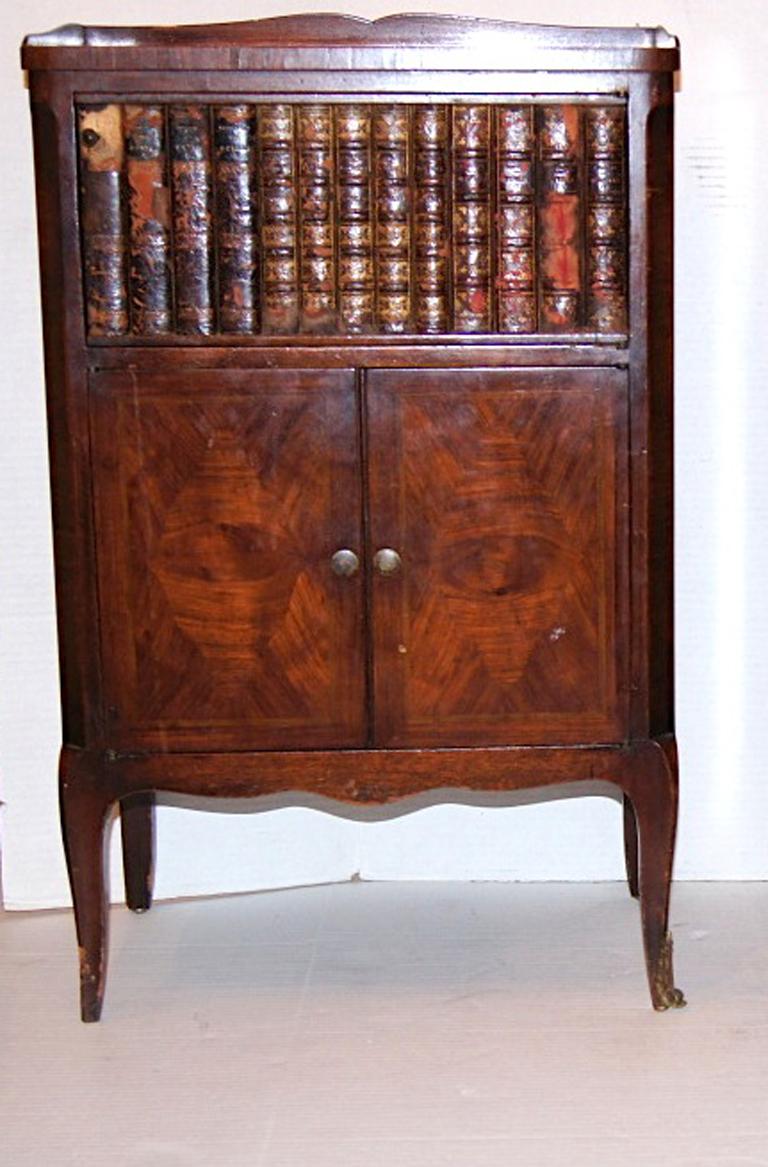 Table d'appoint française à une seule pièce Bon état - En vente à New York, NY
