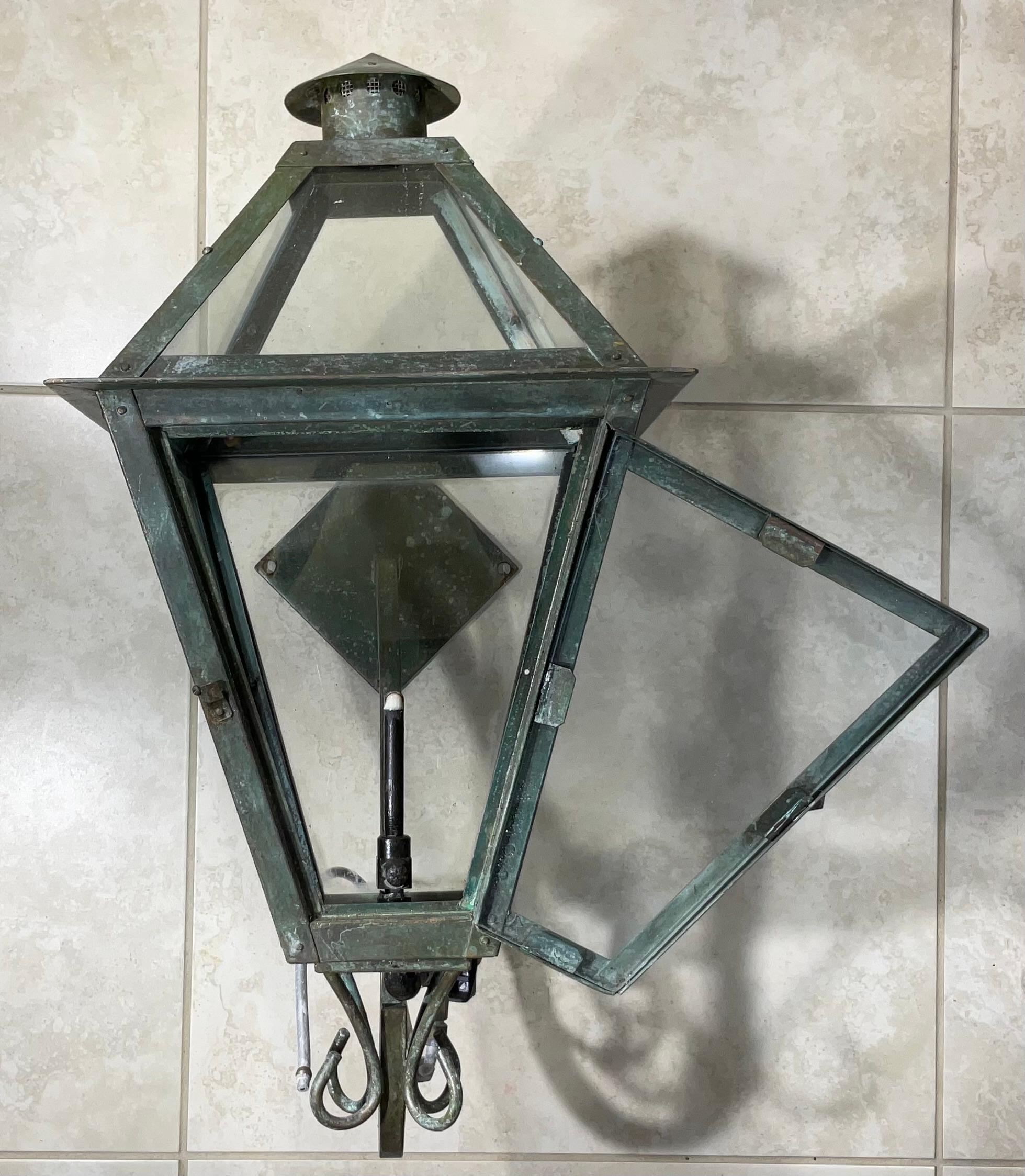Single Gas Wall Hanging Copper Lantern In Good Condition For Sale In Delray Beach, FL