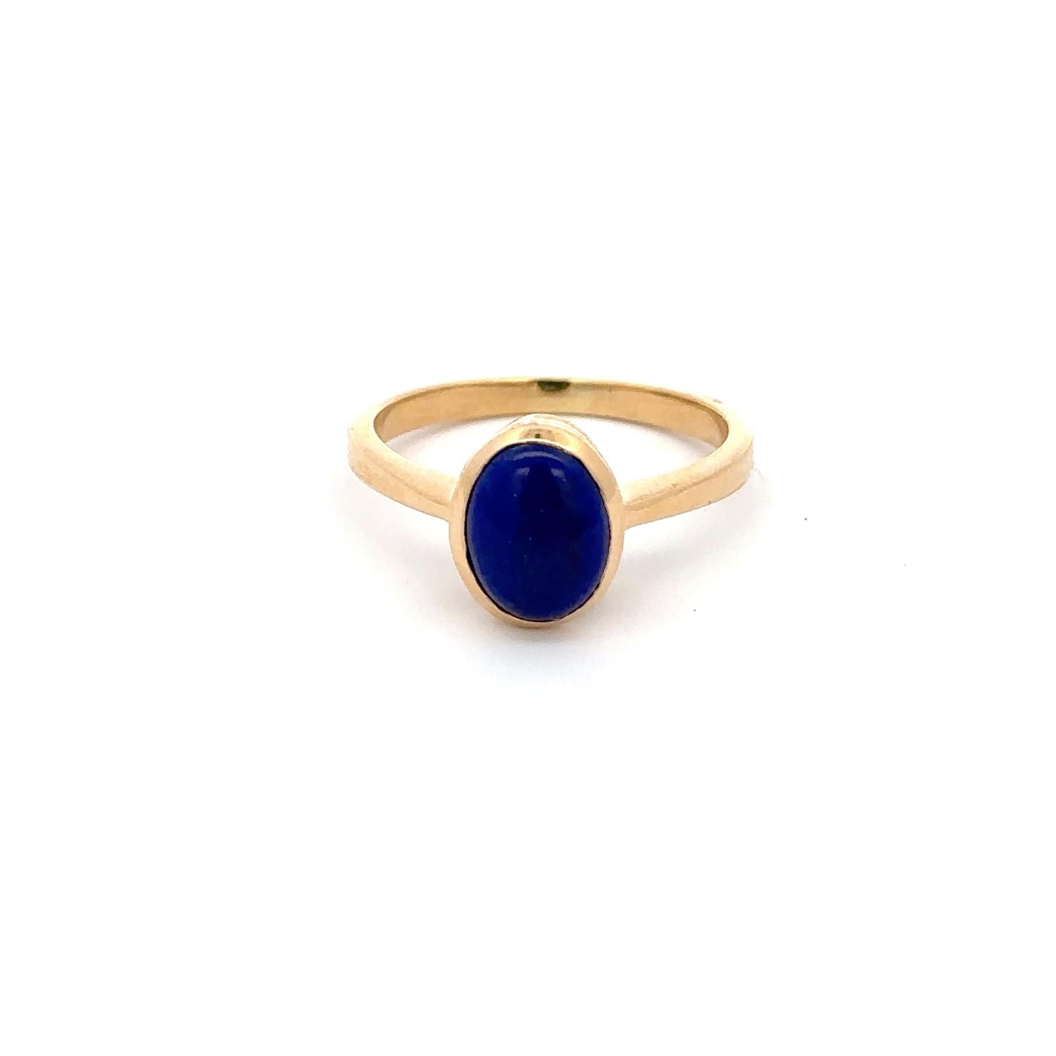 Vivid Blue Oval Lapis Lazuli Ring Made in 18 Karat Solid Yellow Gold Unisex Ring 2