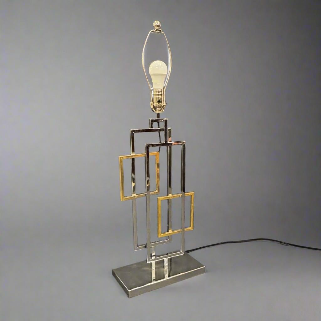 Single Geometric Modernist Table Lamp In Good Condition For Sale In New York, NY