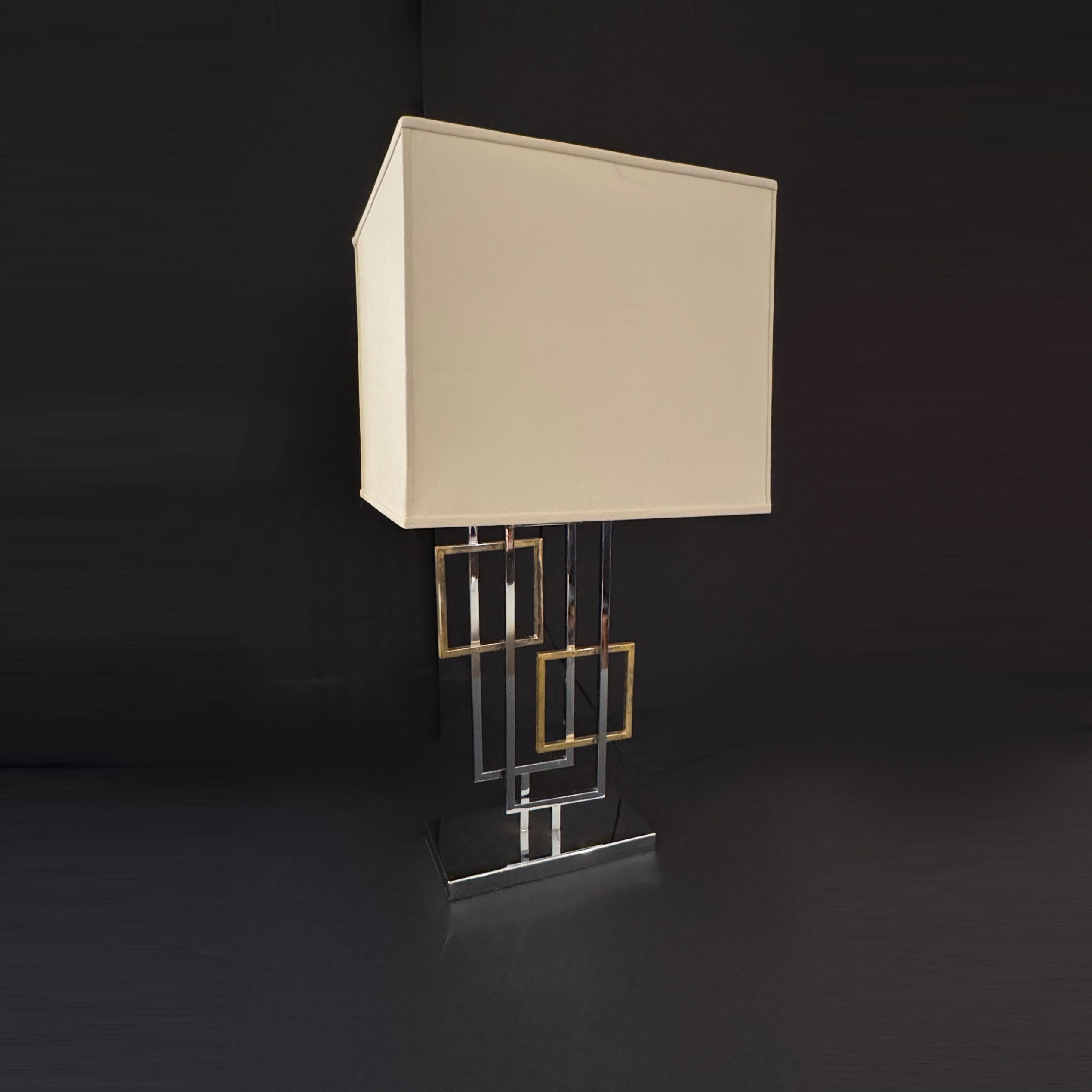 Single Geometric Modernist table lamp. Overlapping squares and rectangles in chrome and brass.
Dimensions:
H:33 W:11.75 Base D:5.88 Inches.
