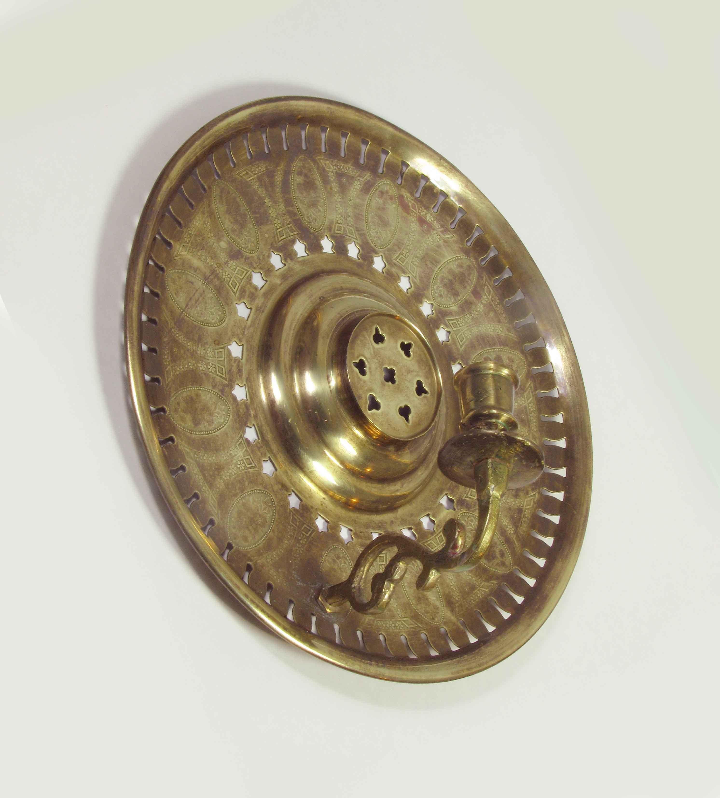 Single German Jugendstil Pierced Brass Wall Sconce, circa 1900 In Good Condition For Sale In Ottawa, Ontario
