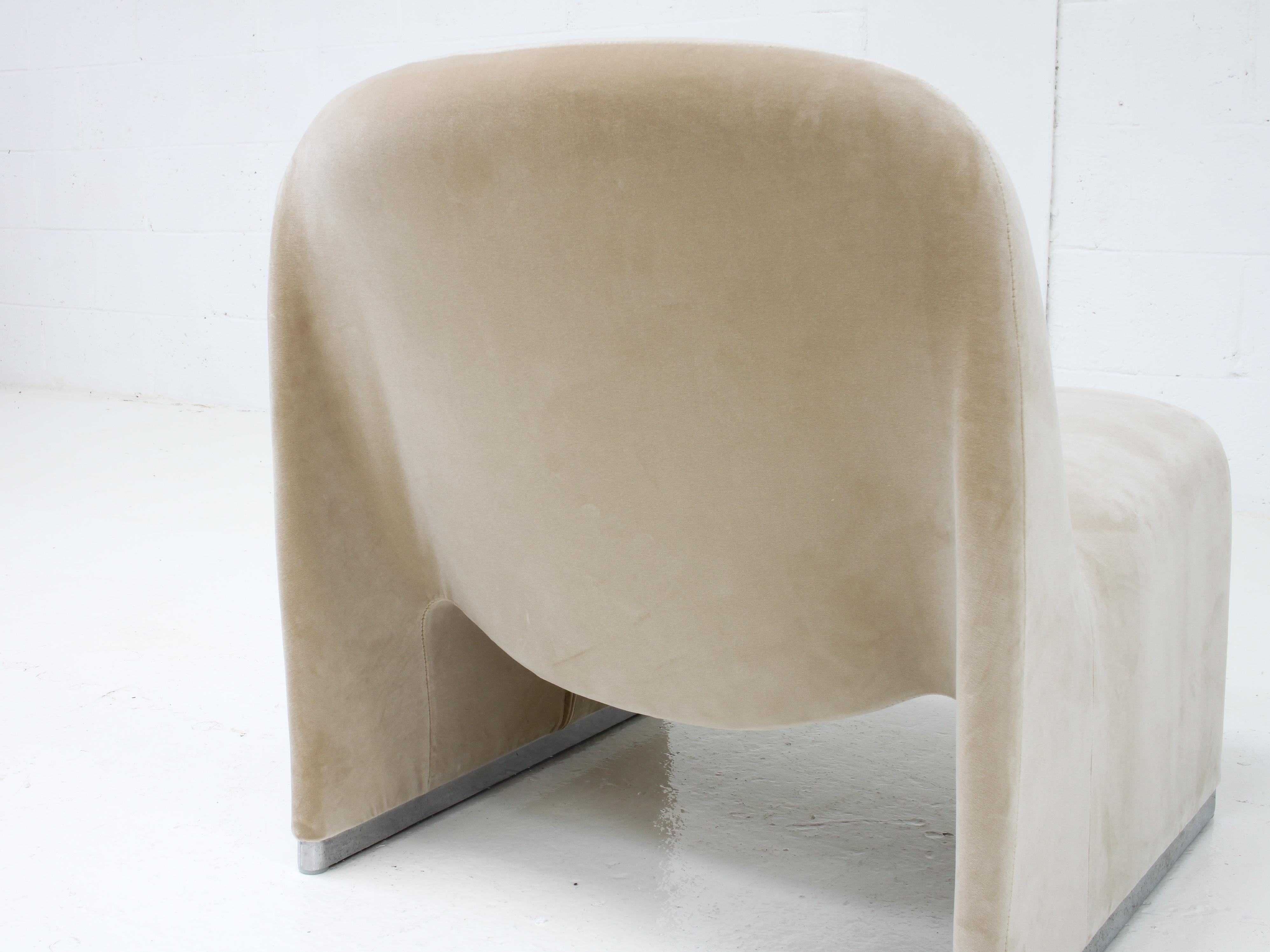 Single Giancarlo Piretti “Alky” Chair in New Velvet, Artifort, 1970s 7