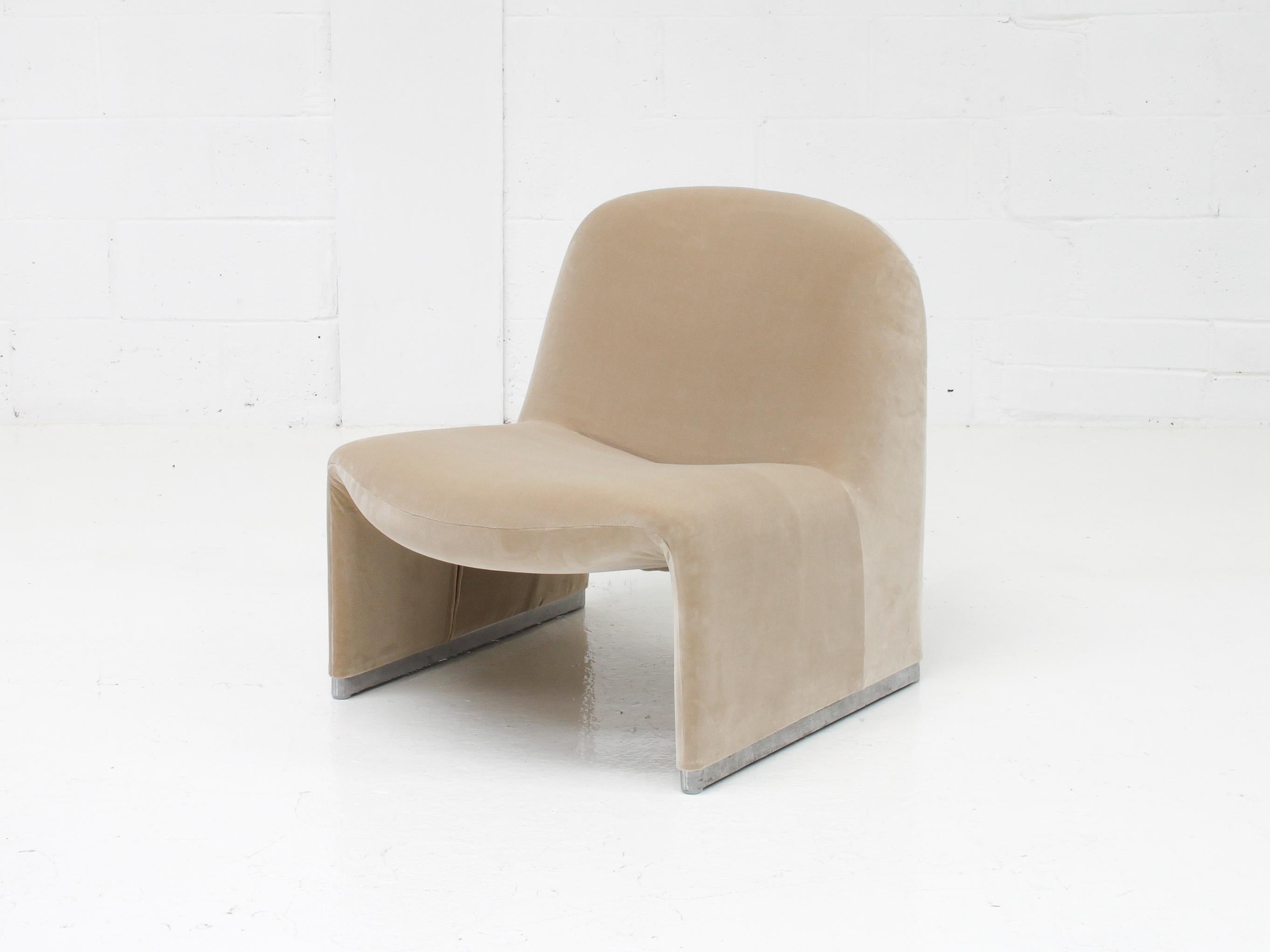 Single Giancarlo Piretti “Alky” Chair in New Velvet, Artifort, 1970s 2