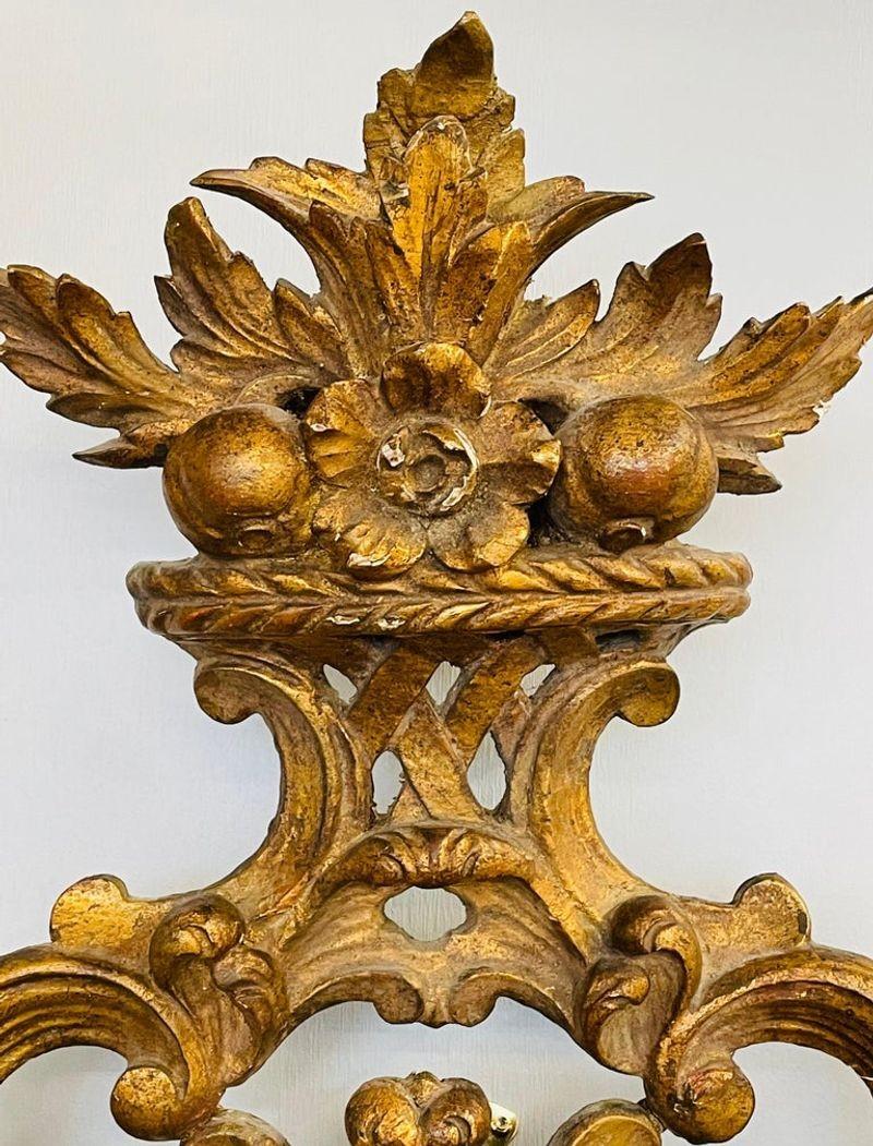 Einzelner Spiegel aus italienischem Giltwood mit Blumenmotiv, Wand / Konsole / Pier, Italien, 1960er im Angebot 4