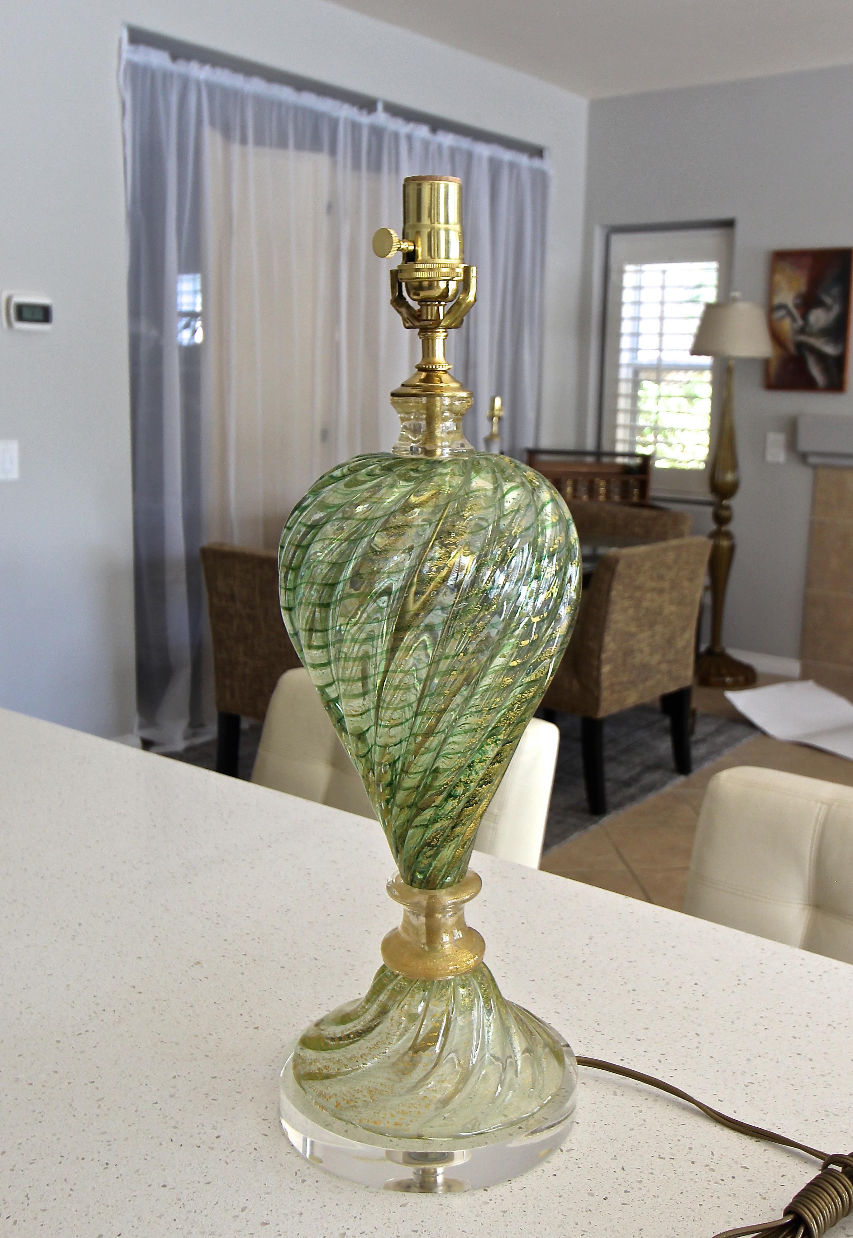 Mid-Century Modern Single Green and Gold Italian Murano Barovier Glass Table Lamp