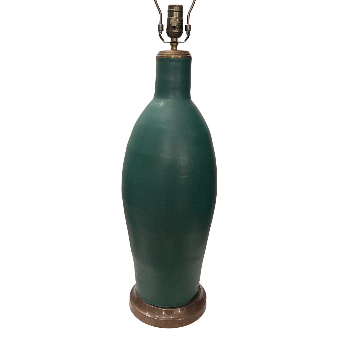 Lampe italienne en céramique datant des années 50.

Mesures :
Hauteur du corps : 23