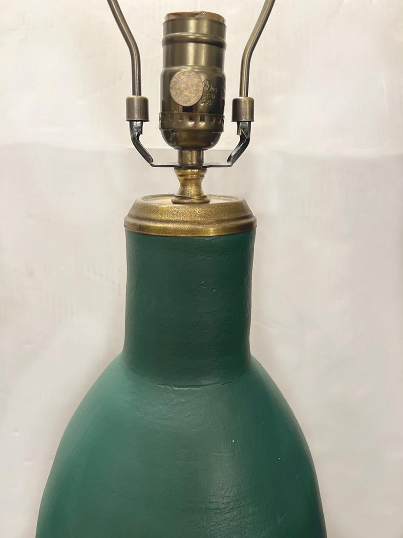 italien Lampe simple en céramique verte en vente