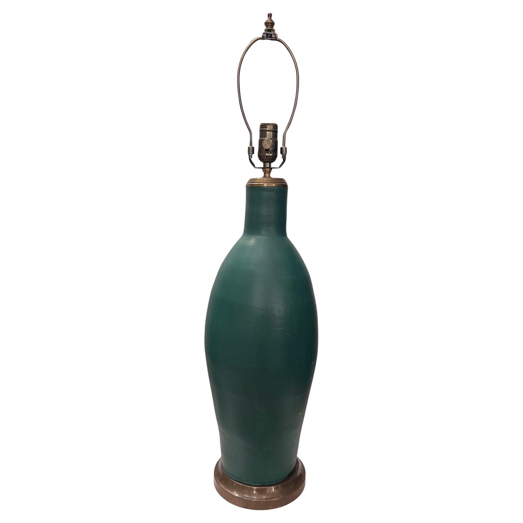 Einzelne grüne Keramiklampe