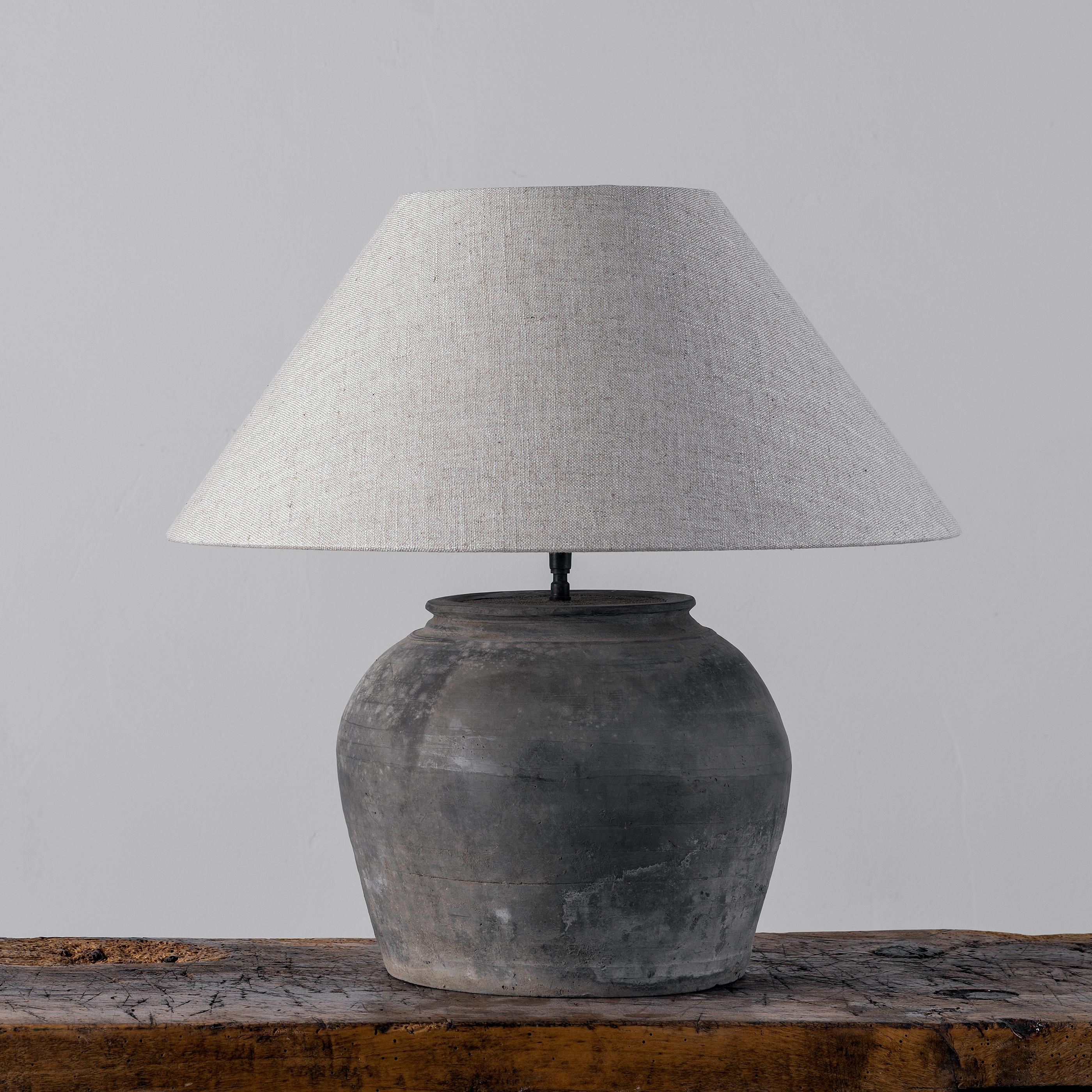 Single HAN Style Lamp with Belgian Linen Shade In New Condition For Sale In Jesteburg, DE