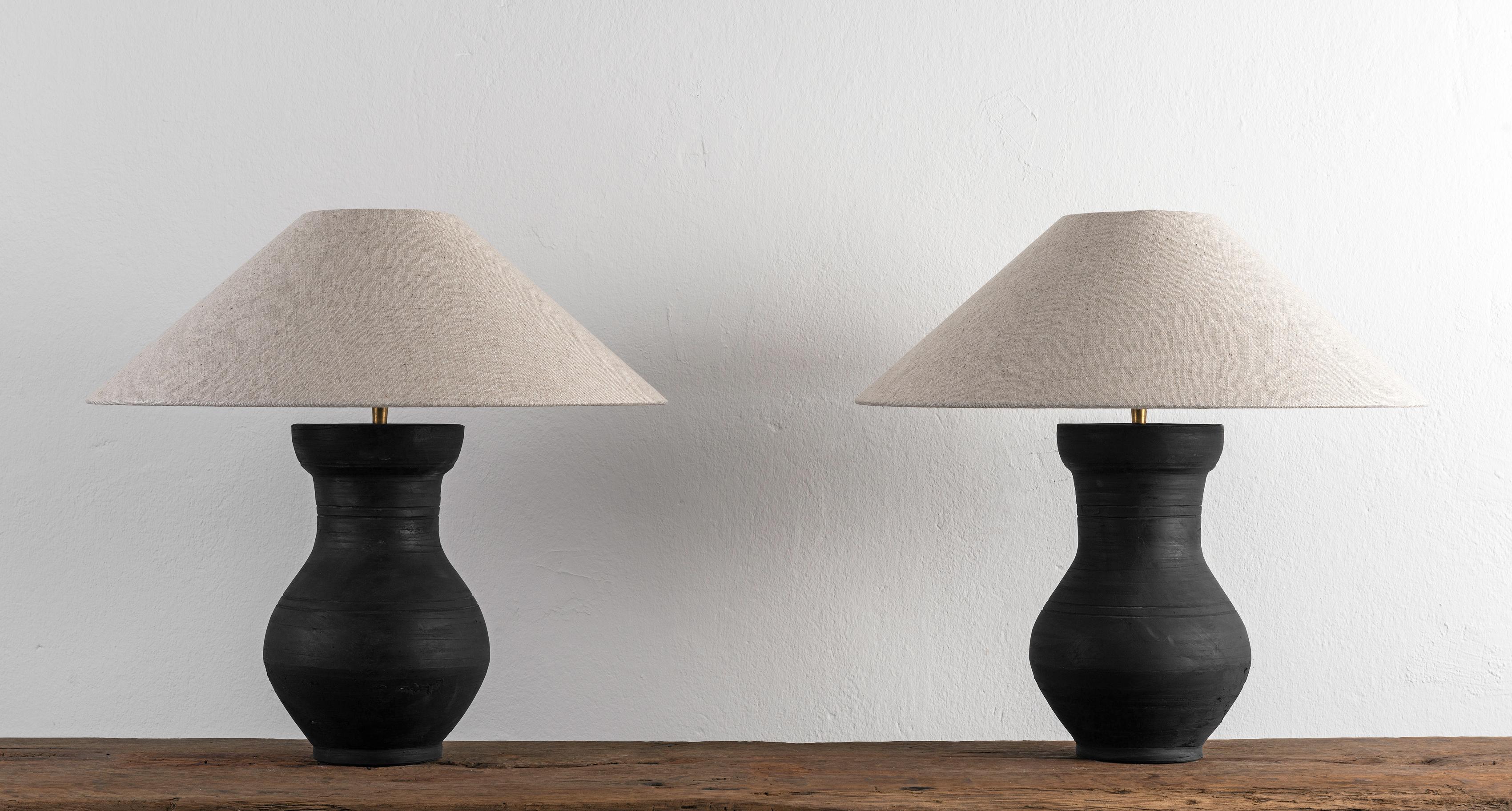 Single HAN Style Lamp with Belgian Linen Shade In Good Condition For Sale In Jesteburg, DE