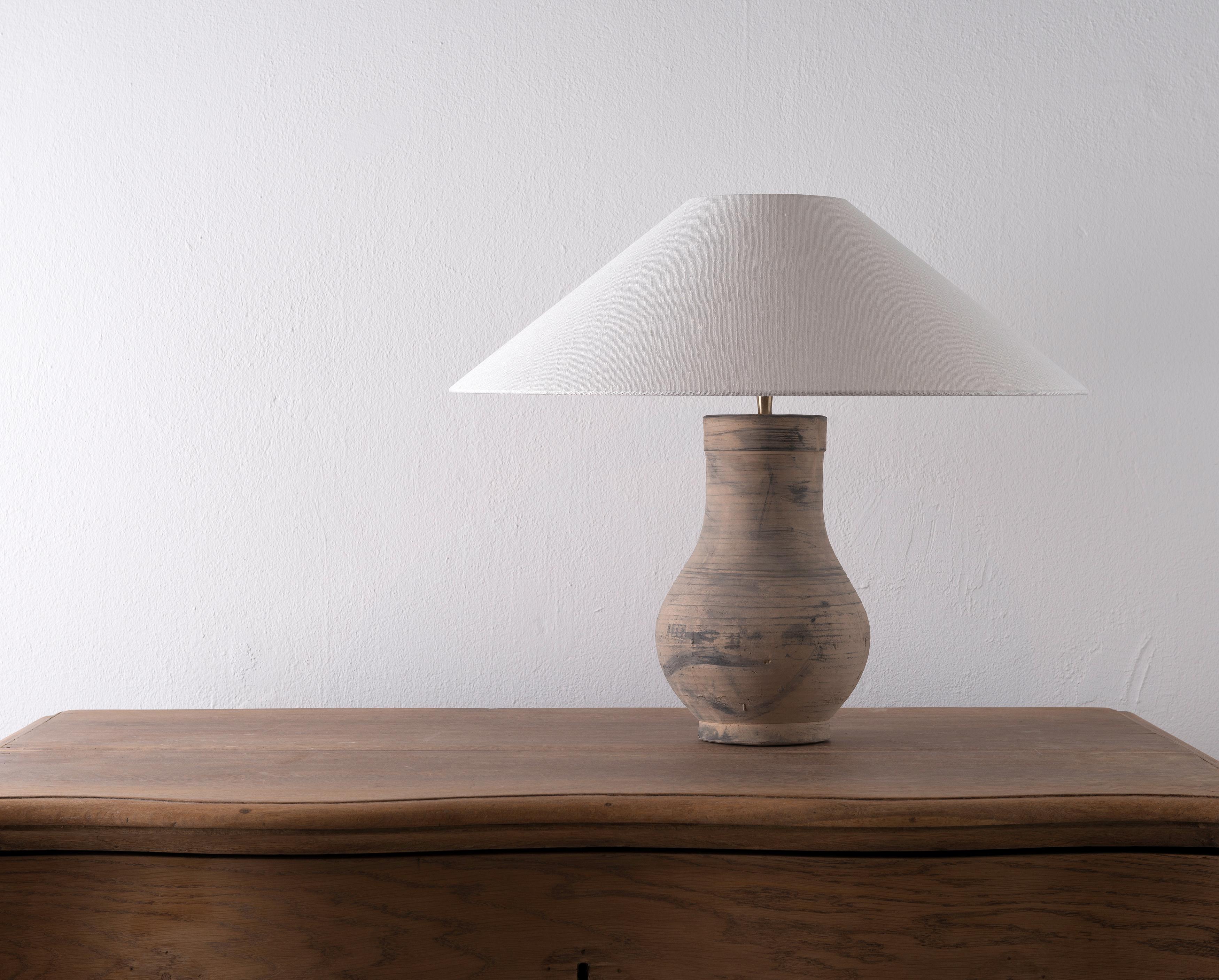 Single Han Style Lamp with Handmade Belgian Linen Shade In Good Condition For Sale In Jesteburg, DE