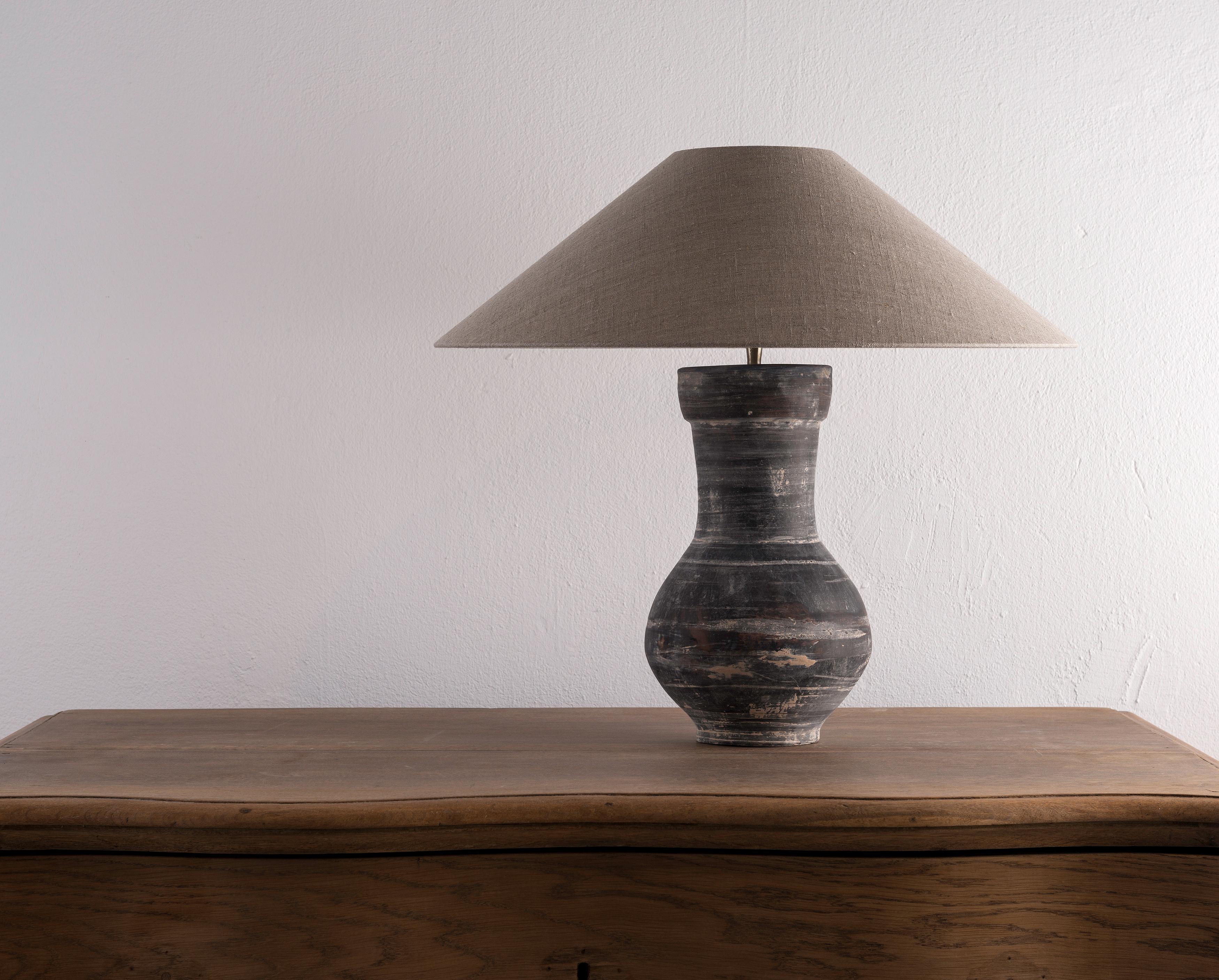 Single Han Style Lamp with Handmade Belgian Linen Shade In Good Condition In Jesteburg, DE