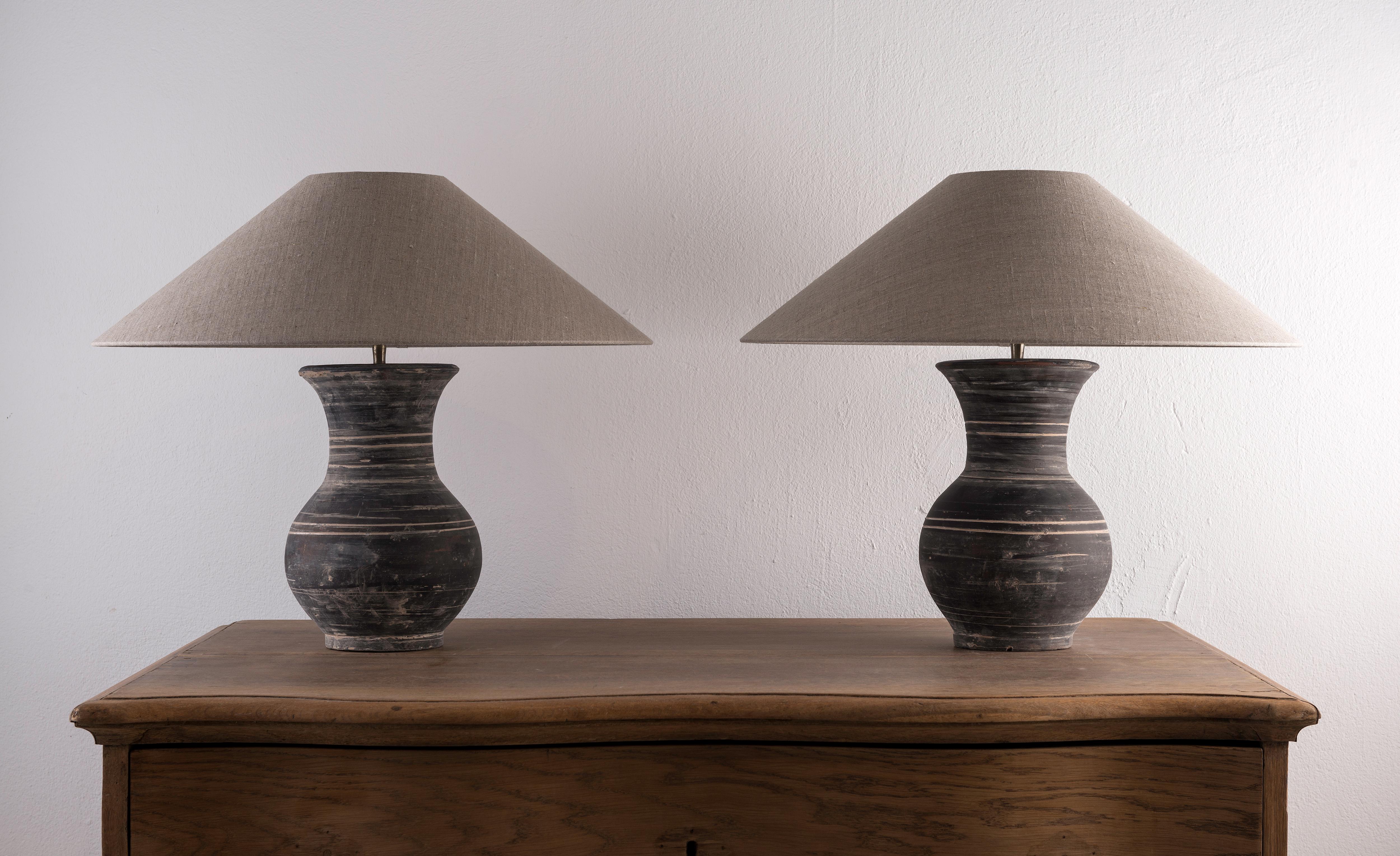 Single HAN Style Lamp with Handmade Belgian Linen Shade In Good Condition In Jesteburg, DE