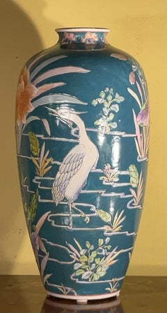 Einzelne handbemalte chinesische Vase aus der Mitte des Jahrhunderts