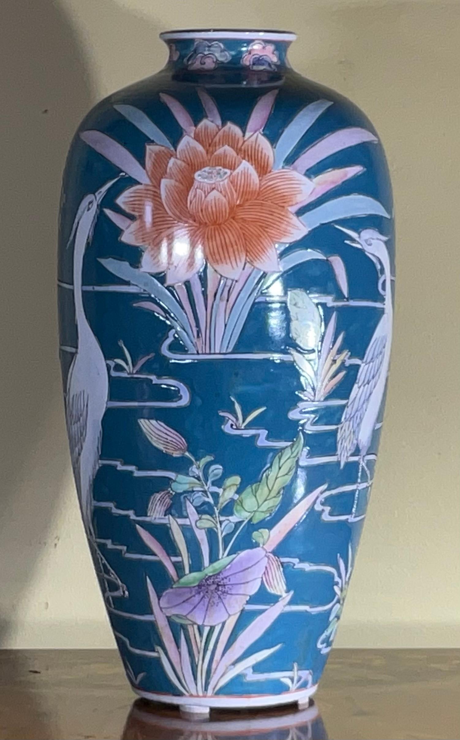Single Hand Painted Mid Century Chinese Vase In Good Condition For Sale In Delray Beach, FL