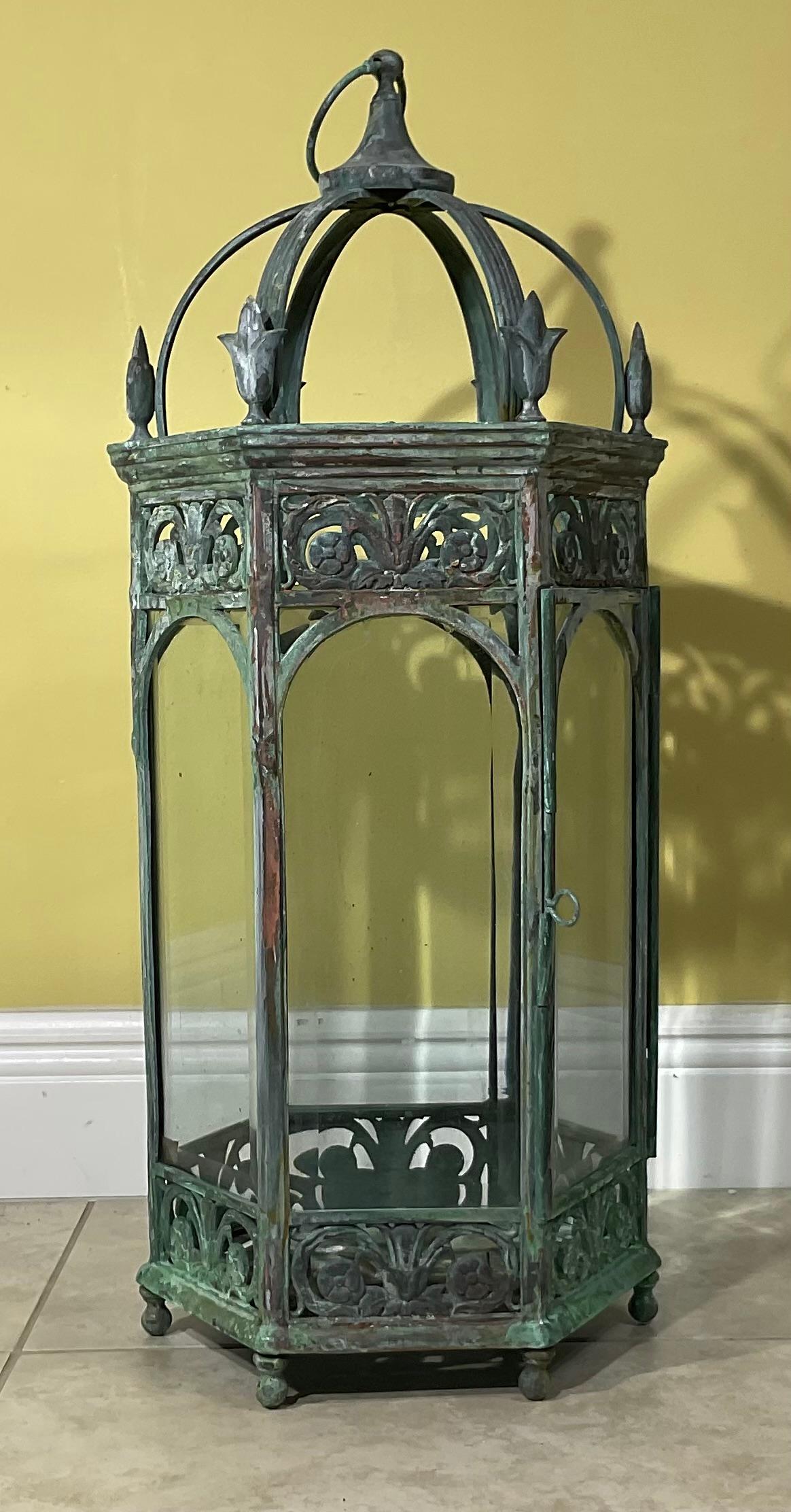 Einzelne Handcrafted Bronze und Messing Garten Kerze Laterne (Glas) im Angebot
