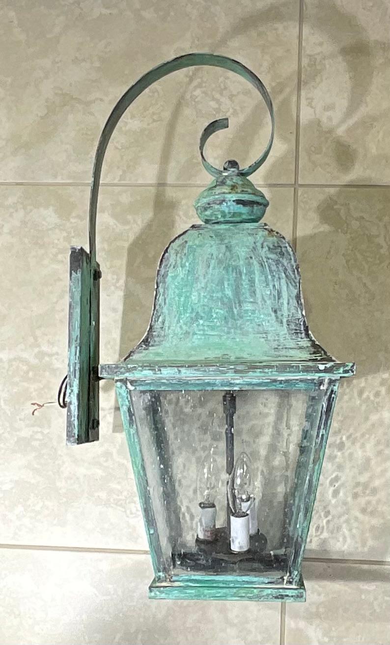 Single Handcrafted Solid Brass Wall Lantern In Good Condition For Sale In Delray Beach, FL